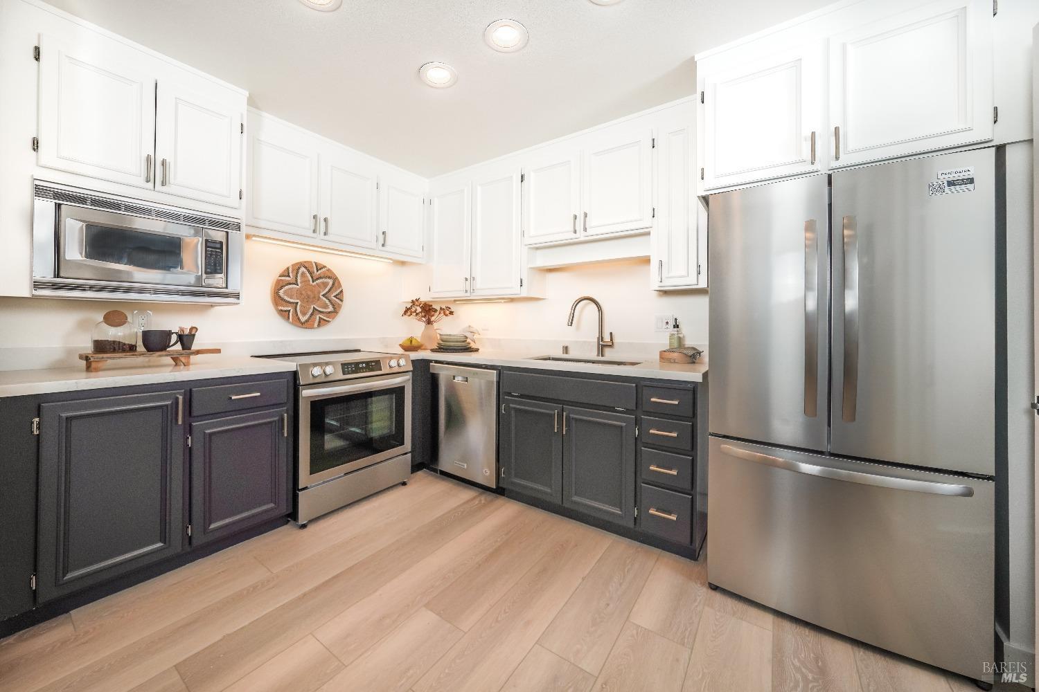 50 Eucalyptus Knoll St