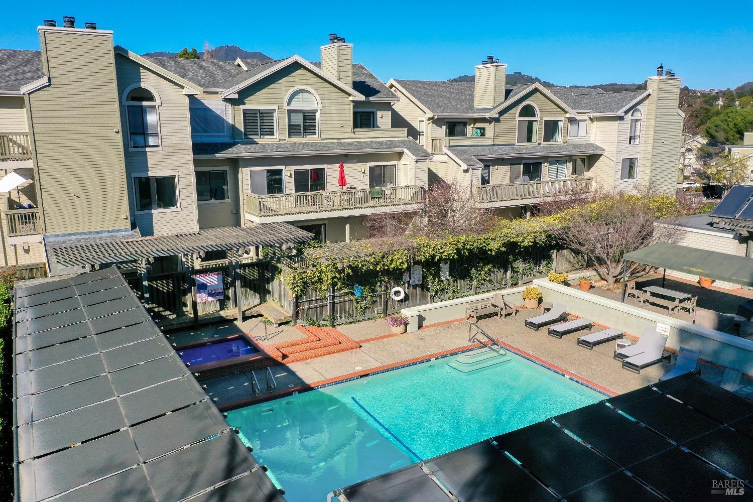 50 Eucalyptus Knoll St