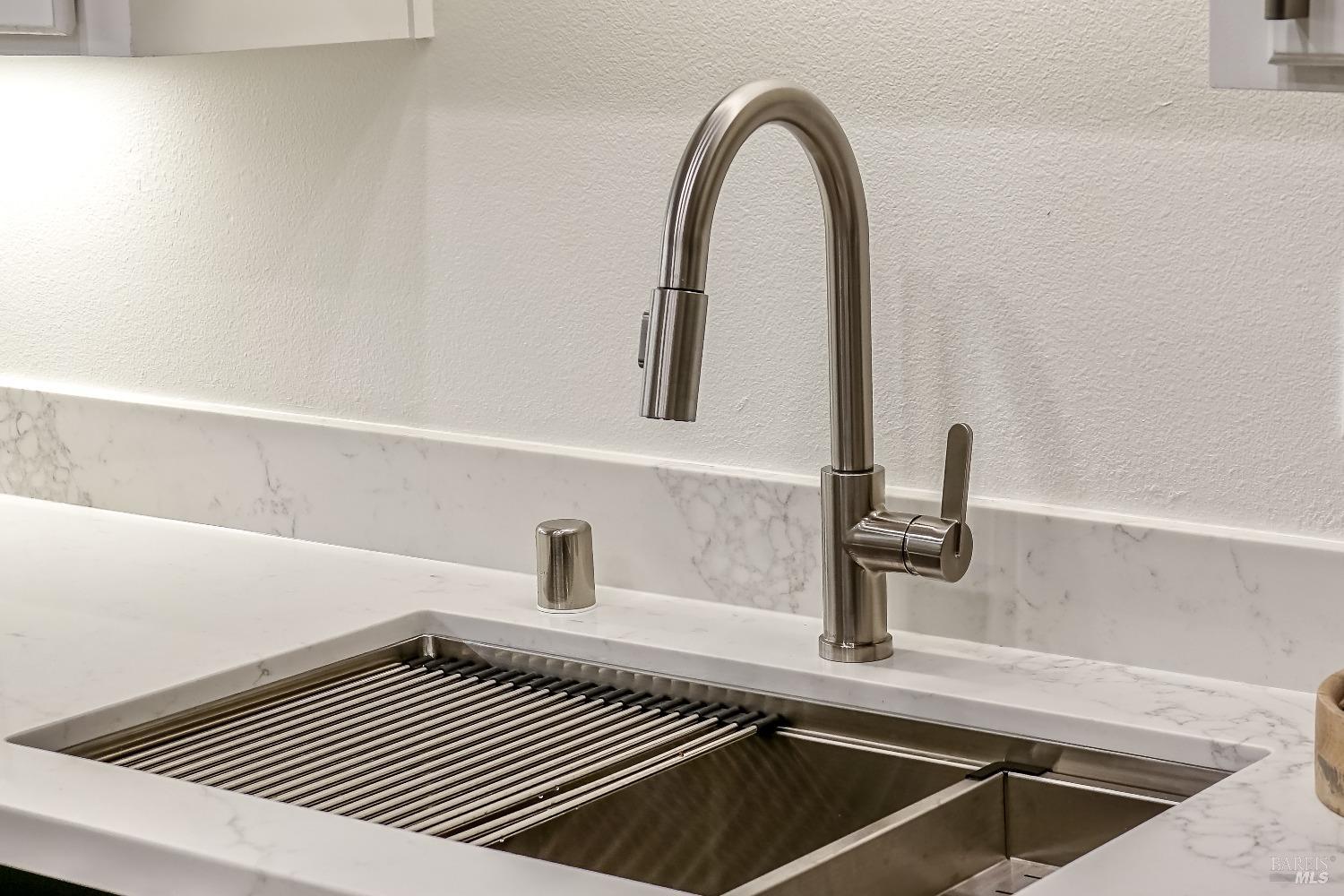 50 Eucalyptus Knoll St