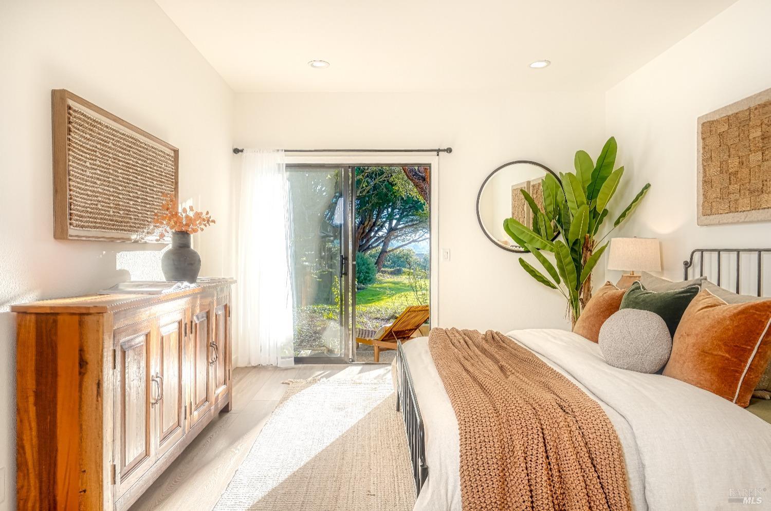 50 Eucalyptus Knoll St