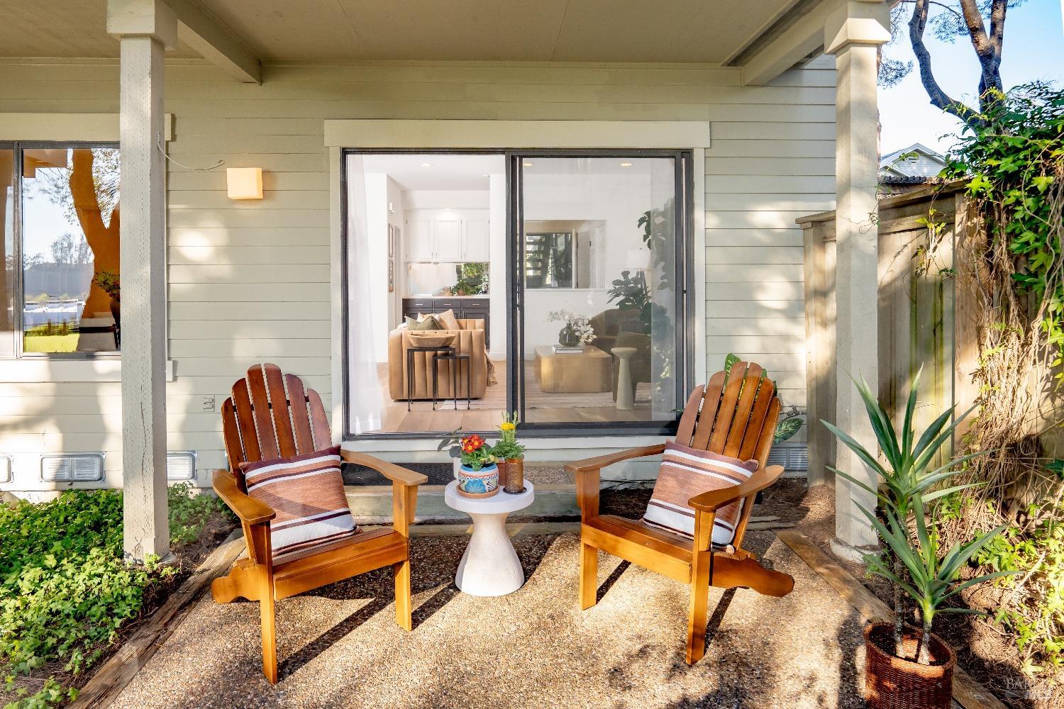 50 Eucalyptus Knoll St