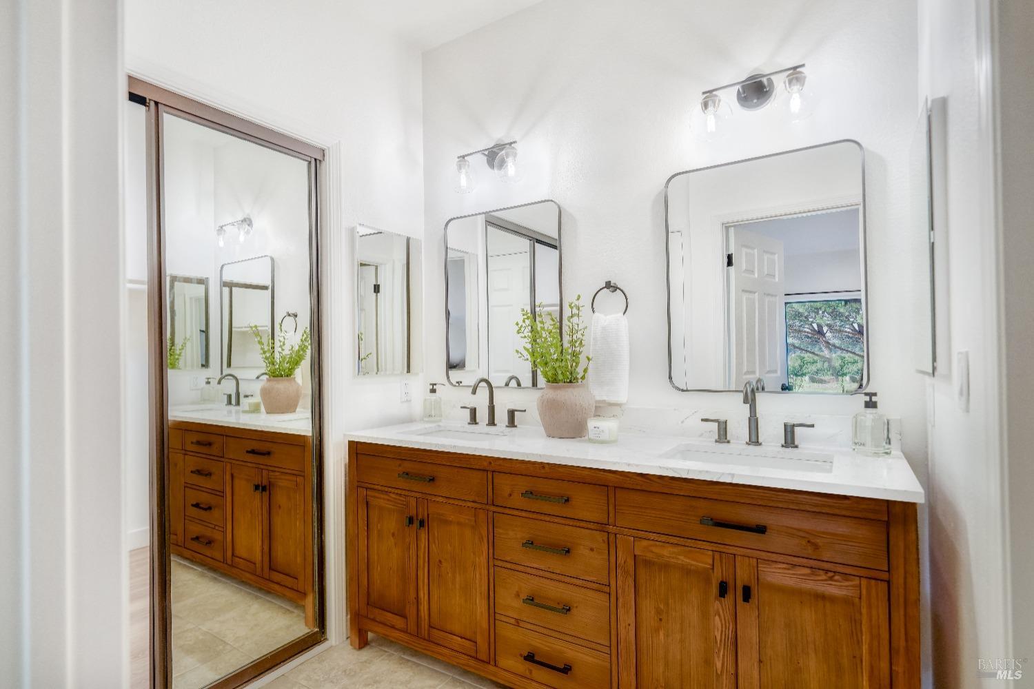 50 Eucalyptus Knoll St