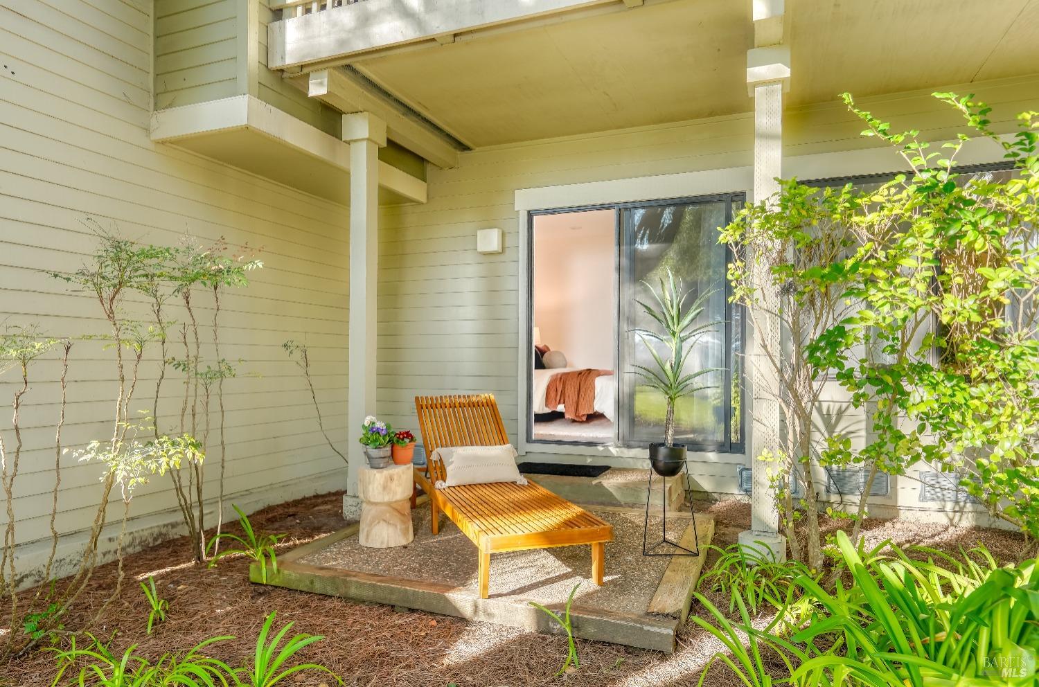 50 Eucalyptus Knoll St