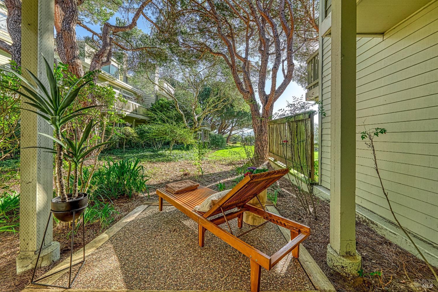 50 Eucalyptus Knoll St