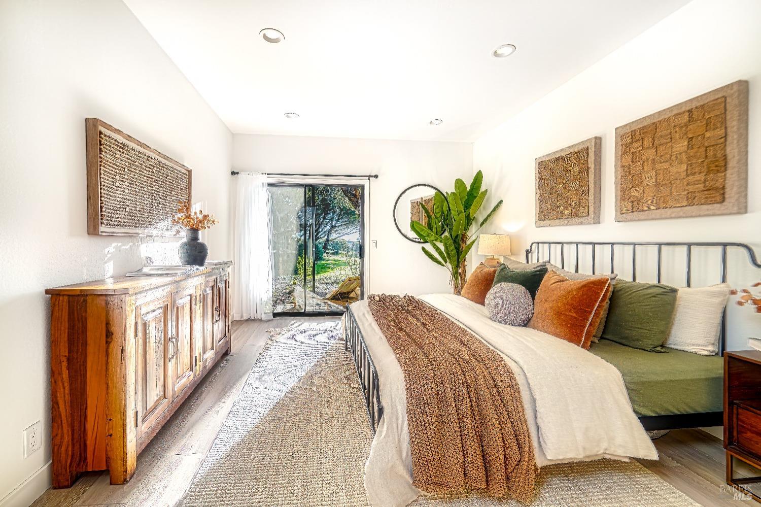 50 Eucalyptus Knoll St