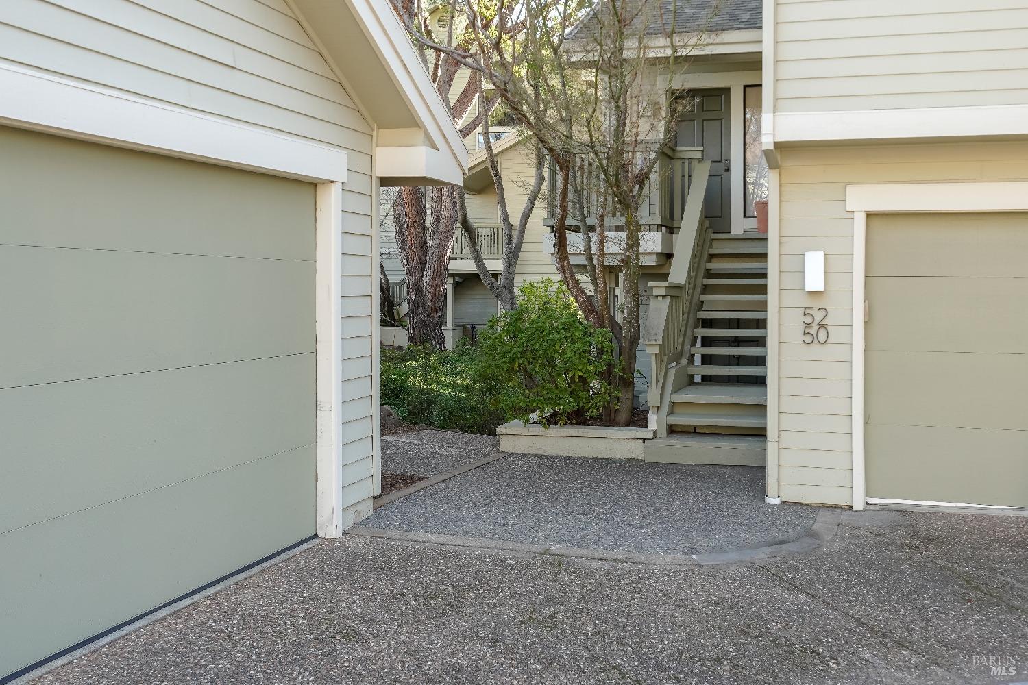 50 Eucalyptus Knoll St