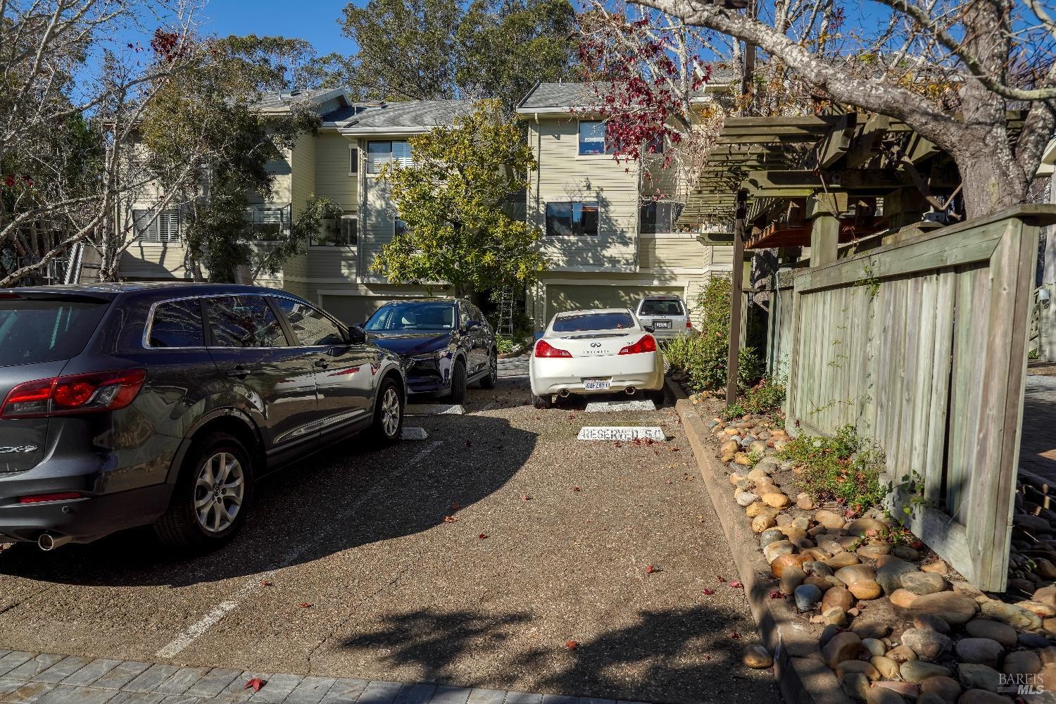 50 Eucalyptus Knoll St