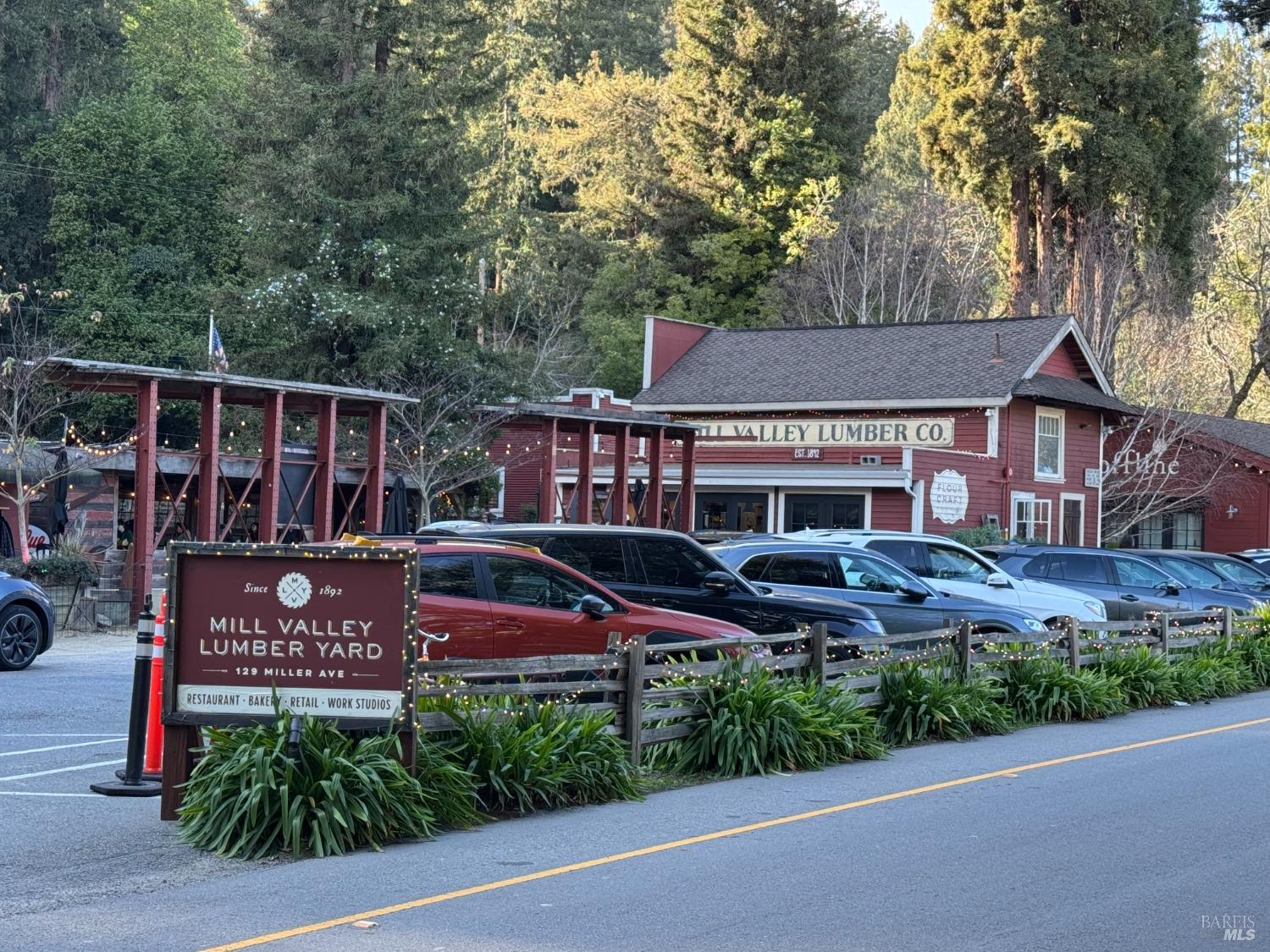 50 Eucalyptus Knoll St