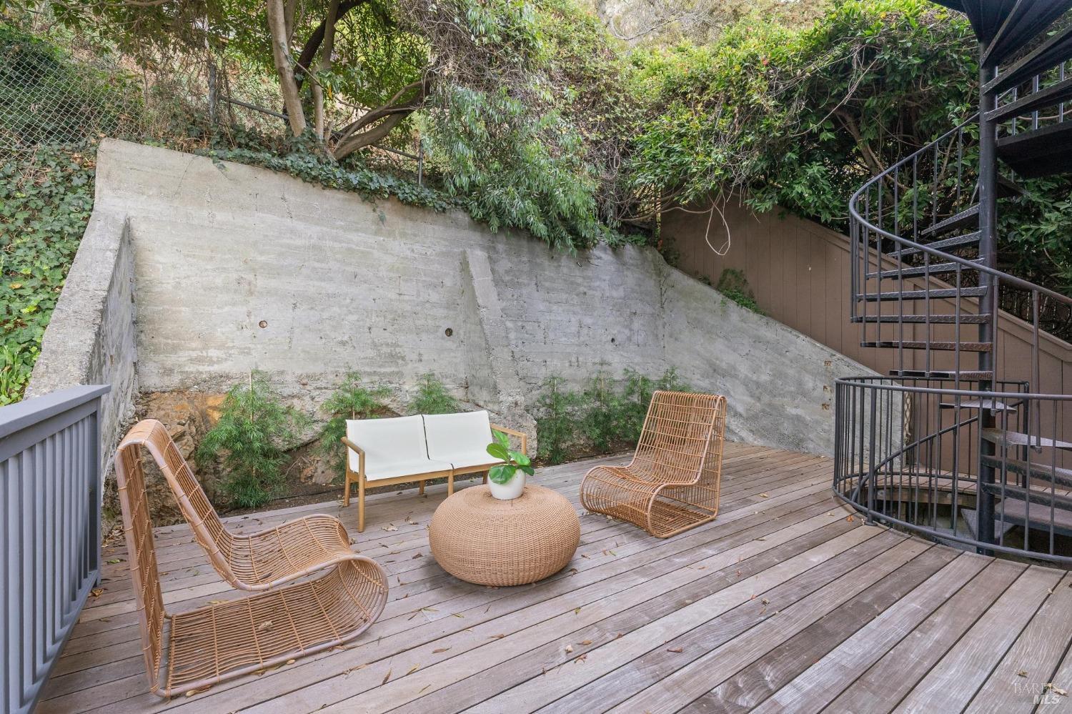 513-515 Bridgeway Blvd