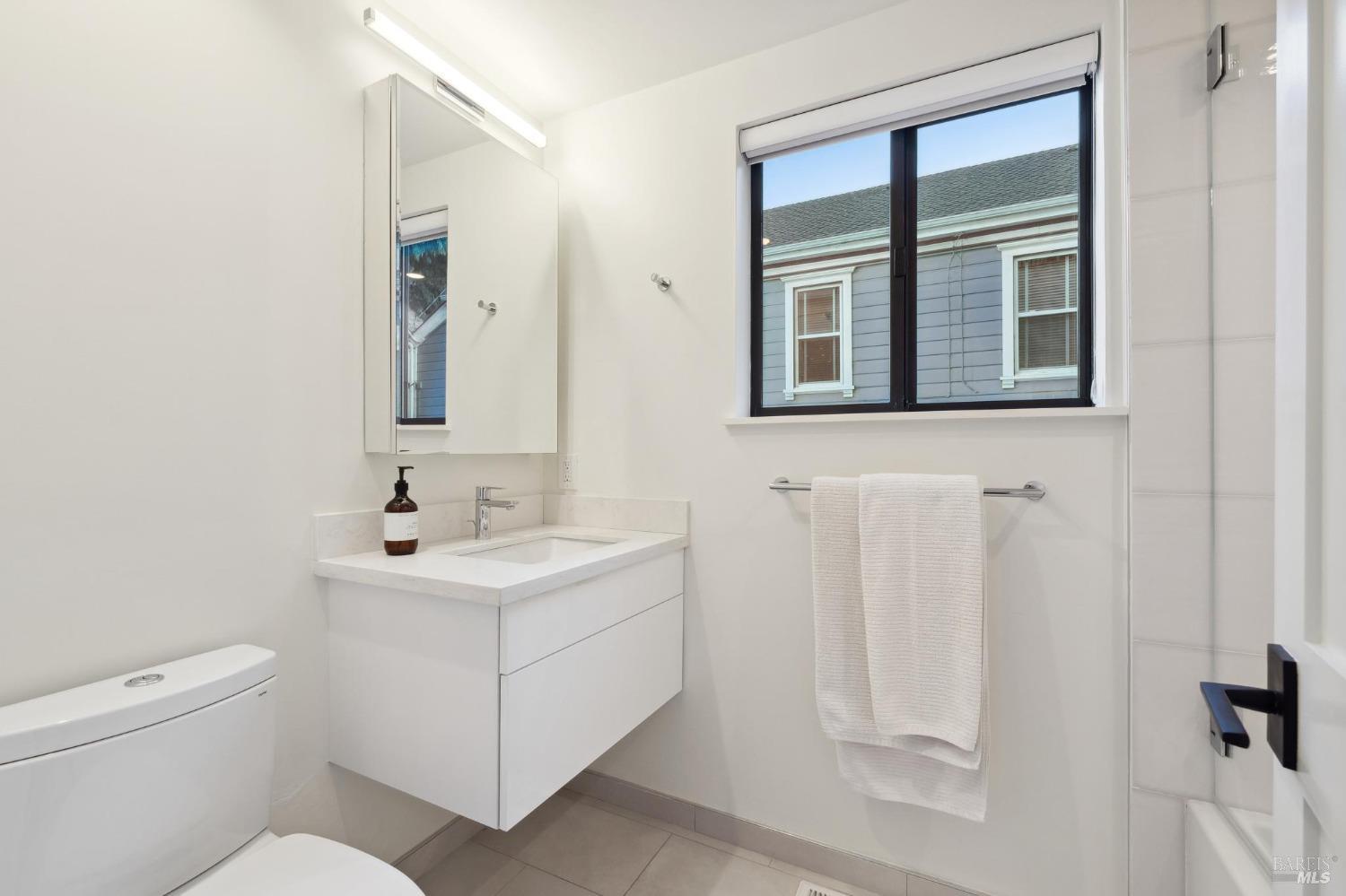 513-515 Bridgeway Blvd