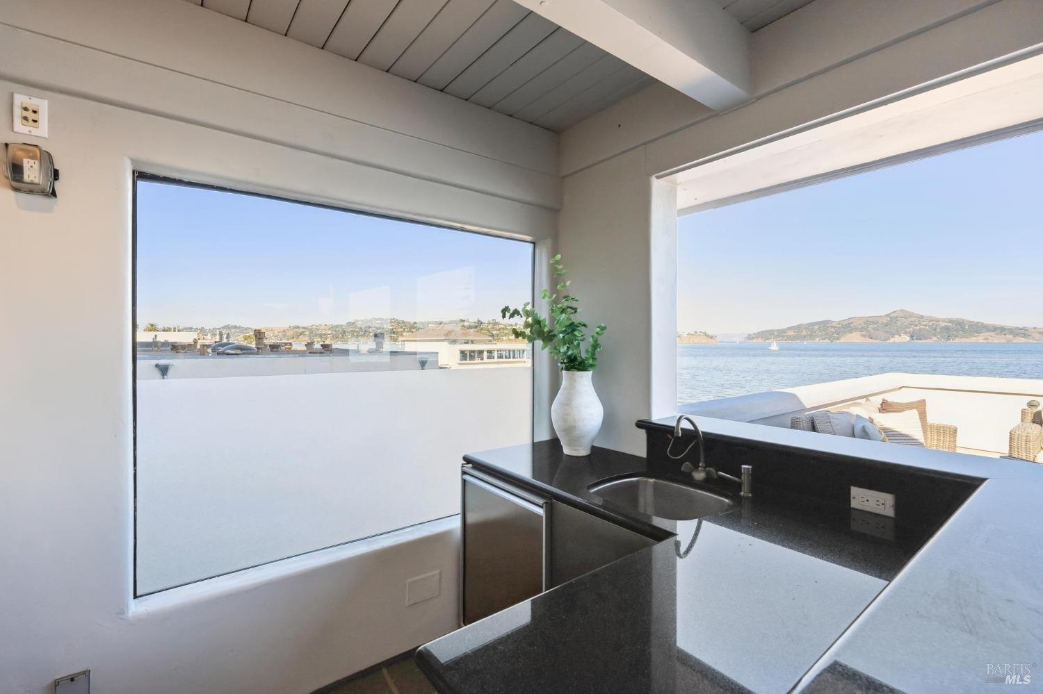 513-515 Bridgeway Blvd