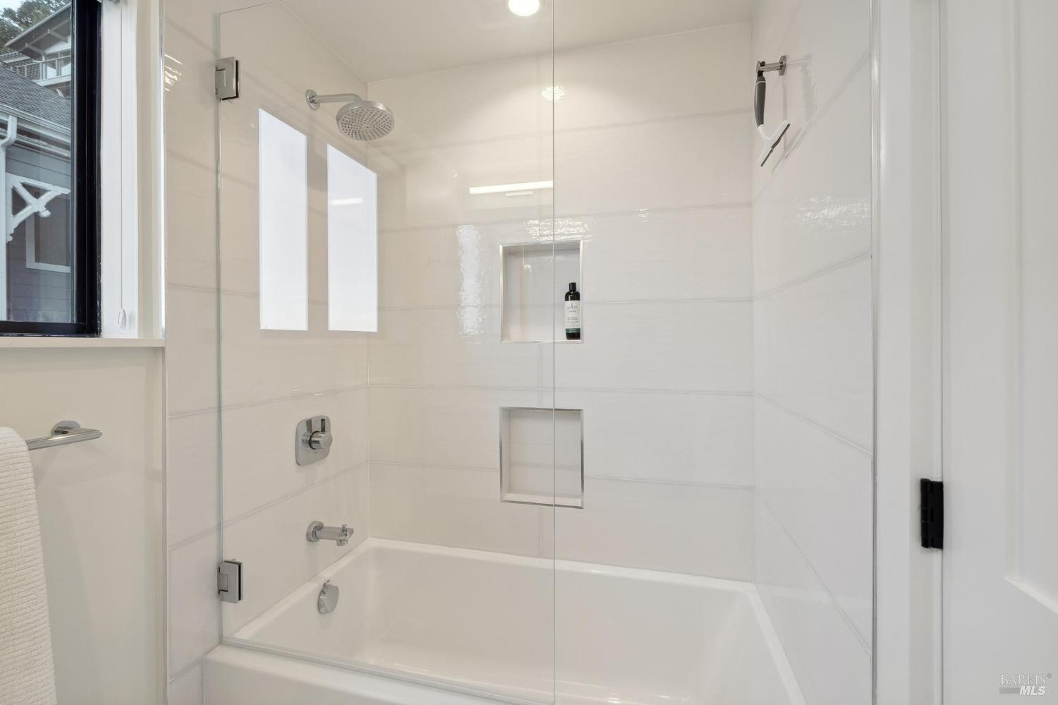 513-515 Bridgeway Blvd