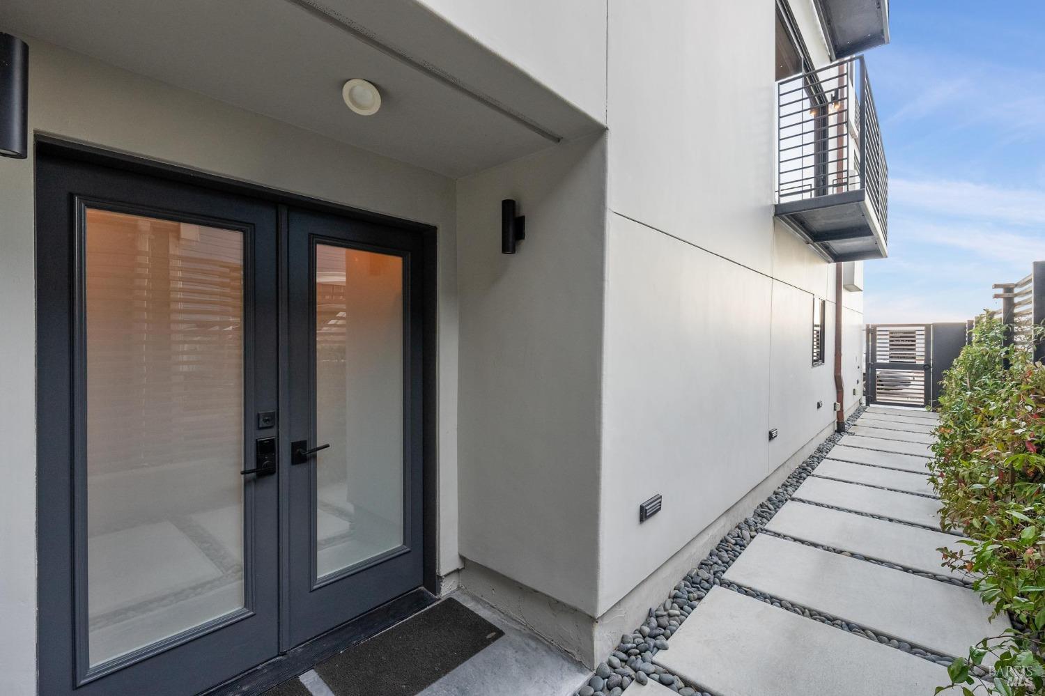 513-515 Bridgeway Blvd