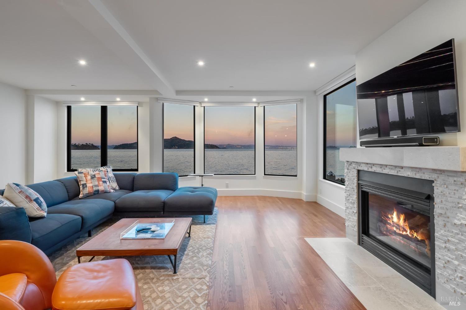 513-515 Bridgeway Blvd