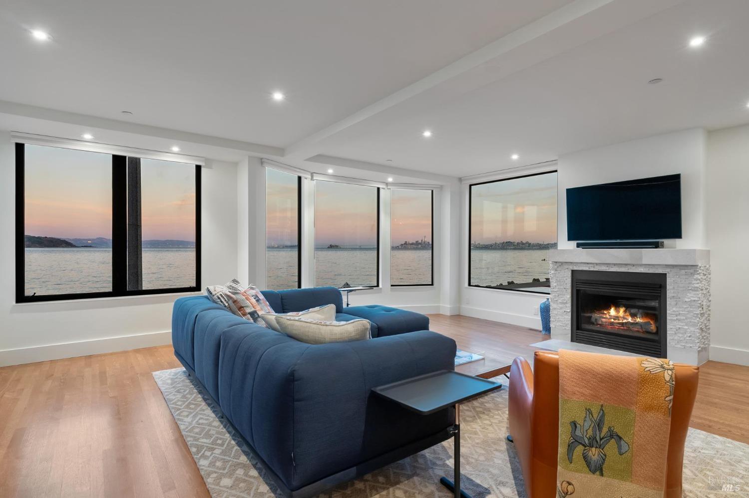 513-515 Bridgeway Blvd