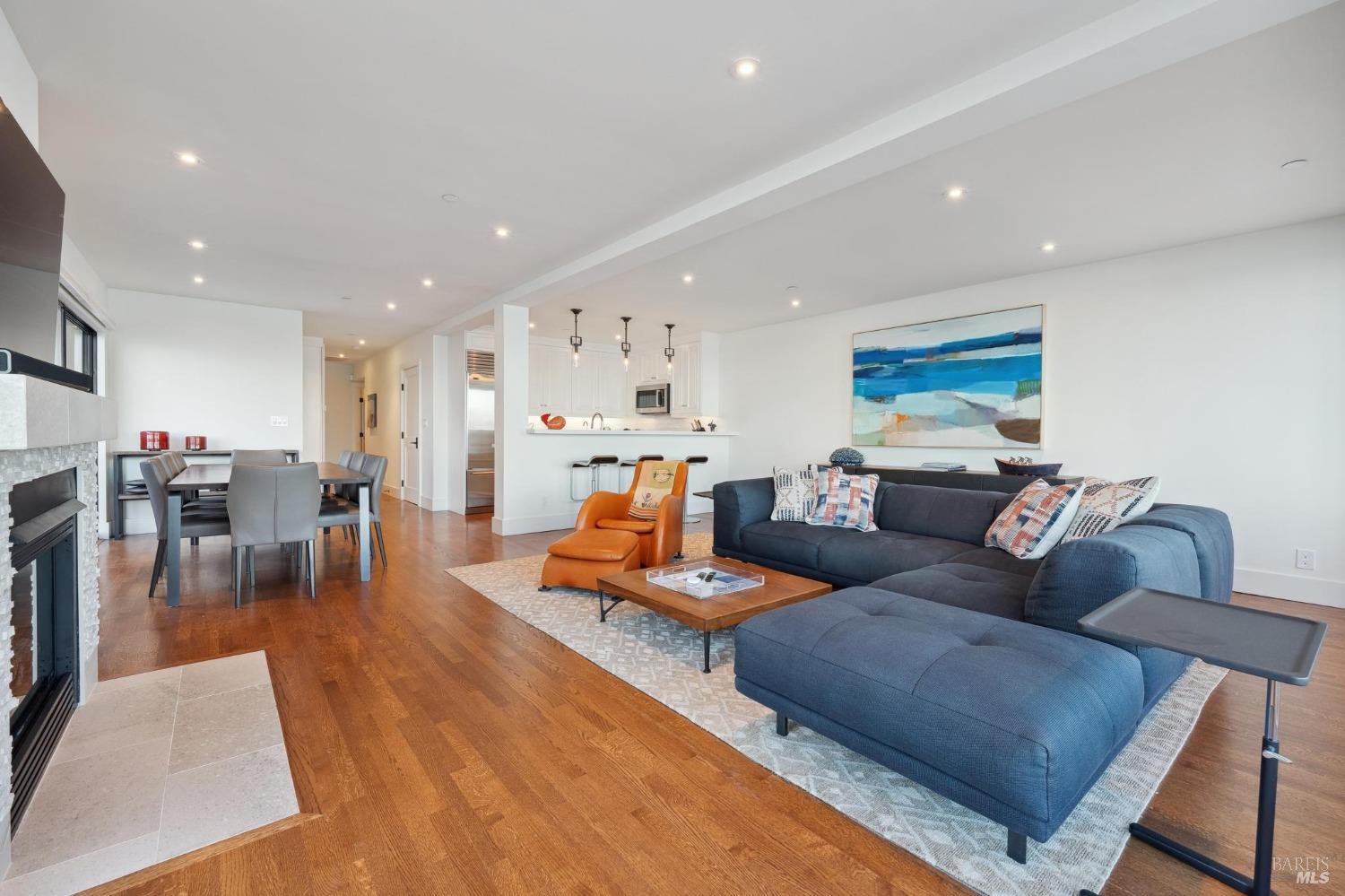 513-515 Bridgeway Blvd