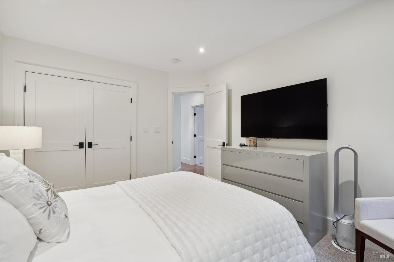 513-515 Bridgeway Blvd