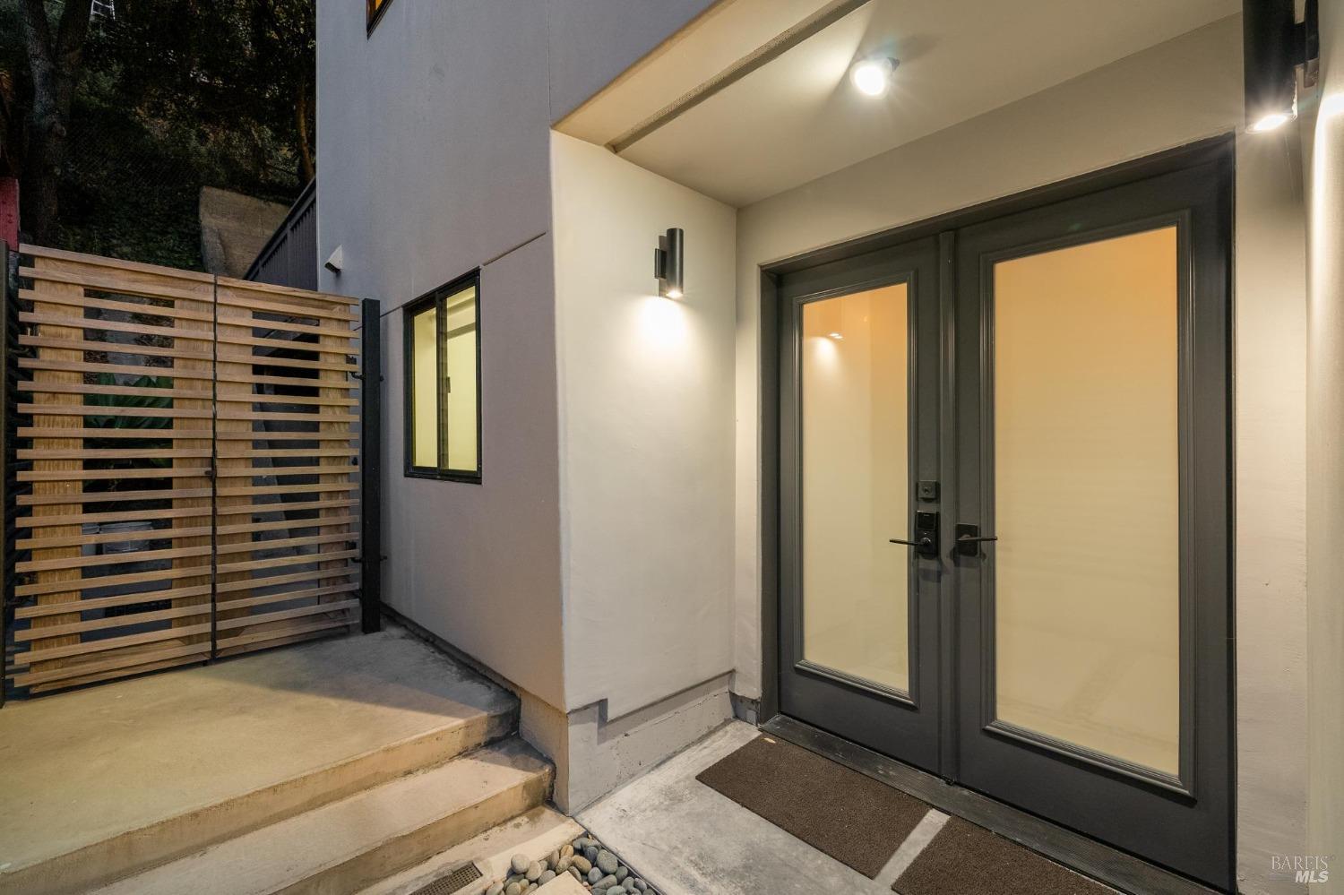 513-515 Bridgeway Blvd