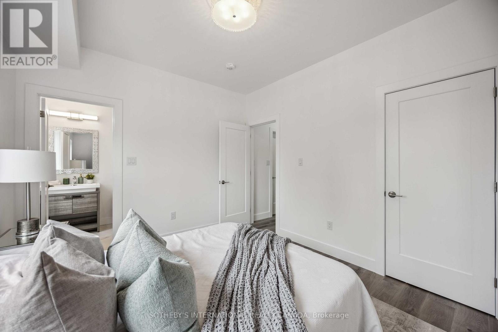 1925 LAWRENCE AVENUE W