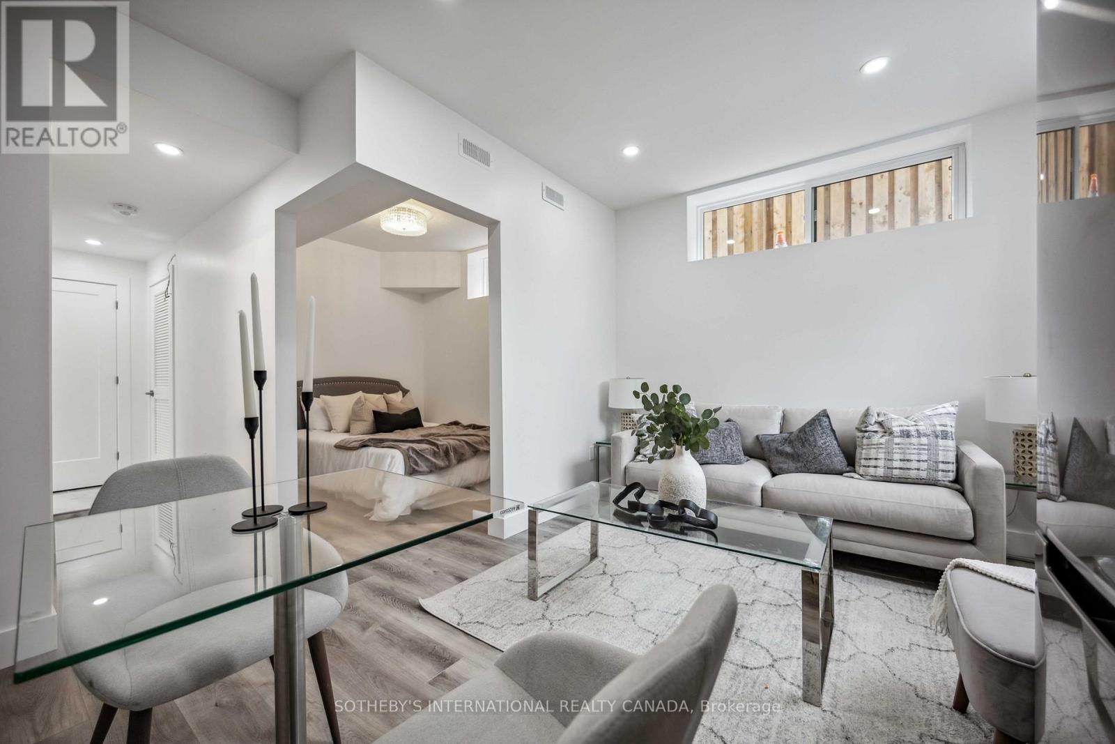 1925 LAWRENCE AVENUE W