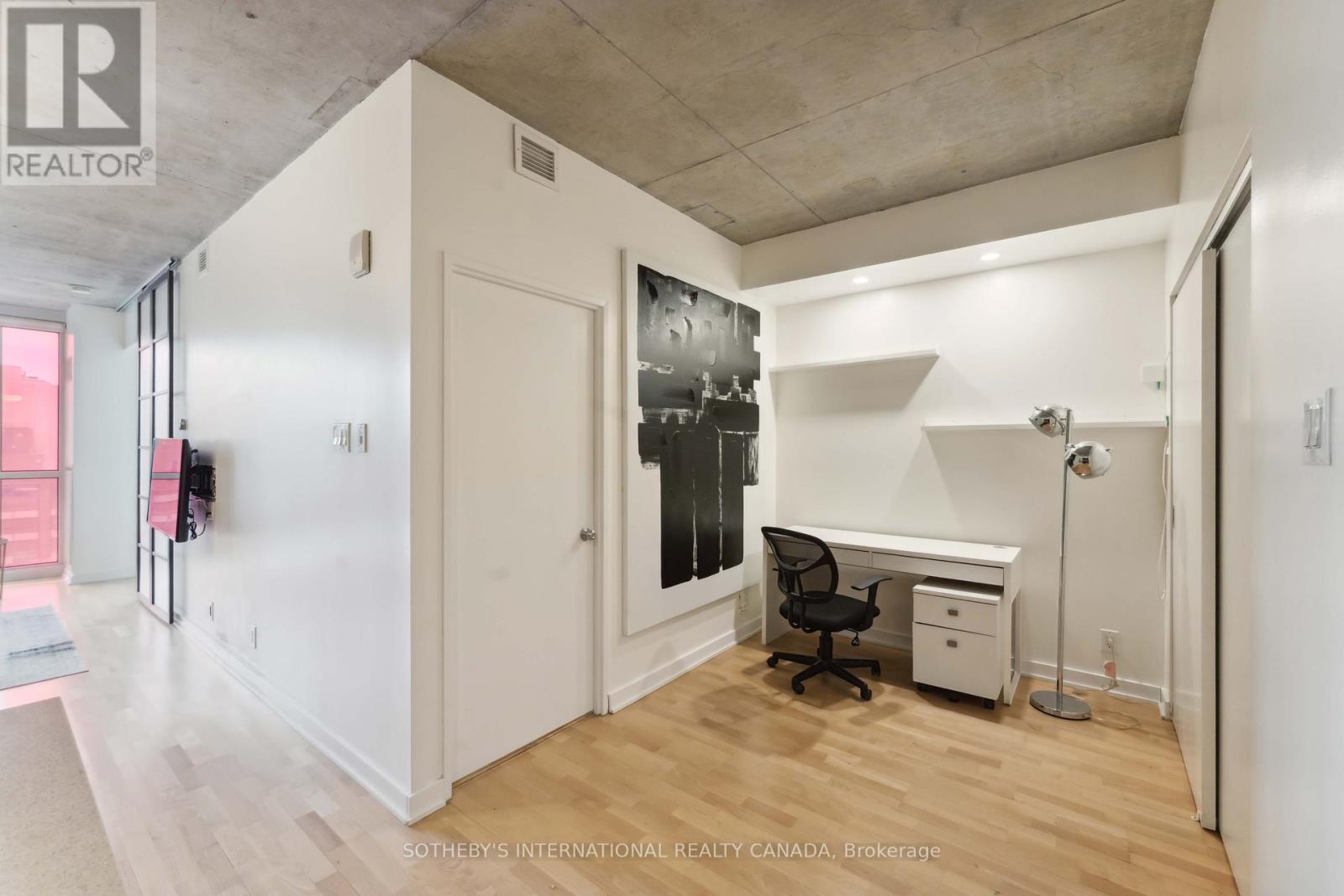 1308 - 324 LAURIER AVENUE W
