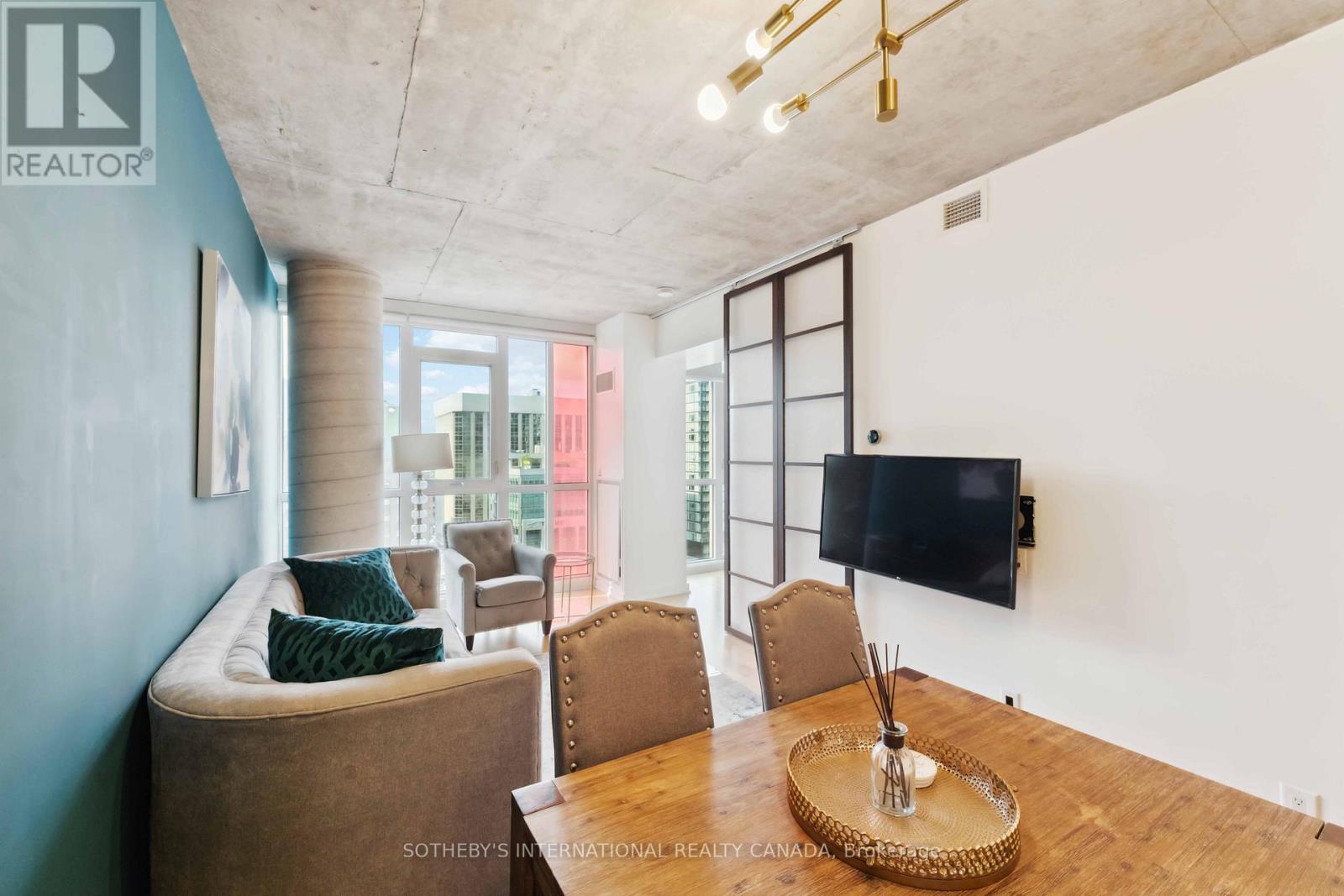 1308 - 324 LAURIER AVENUE W