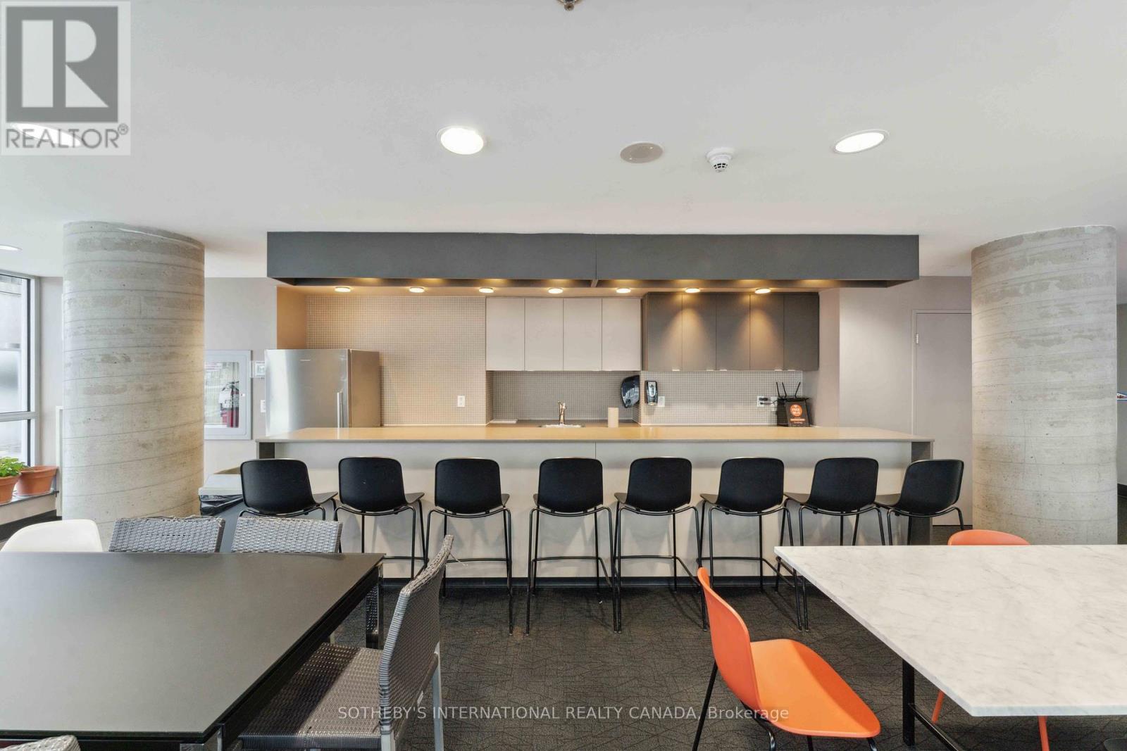 1308 - 324 LAURIER AVENUE W