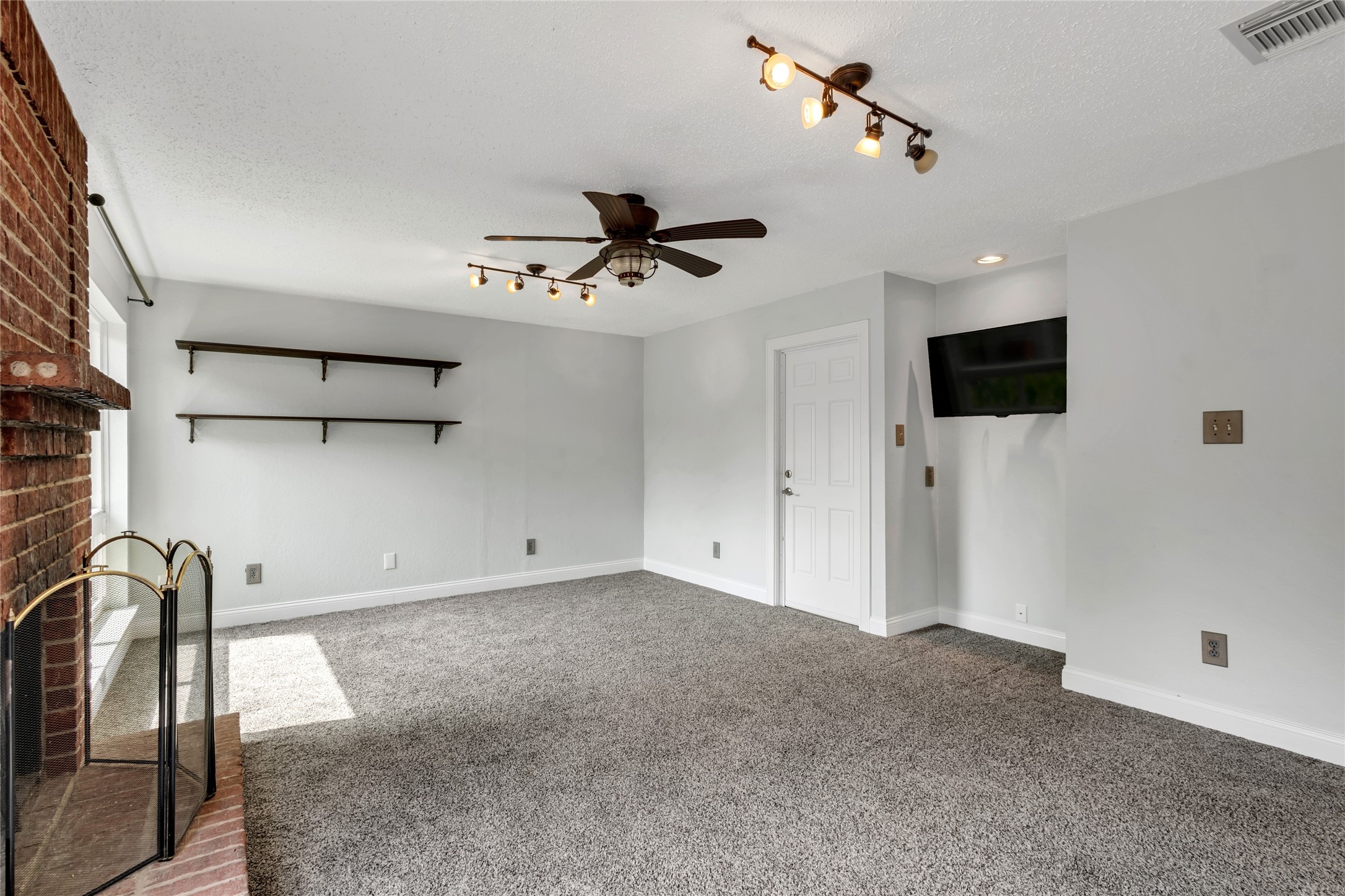 6738 Scarlet Drive