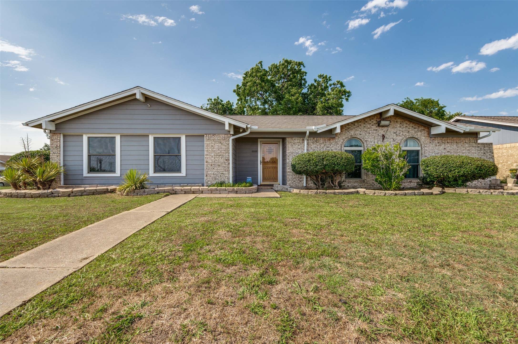 2001 Deerfield Drive