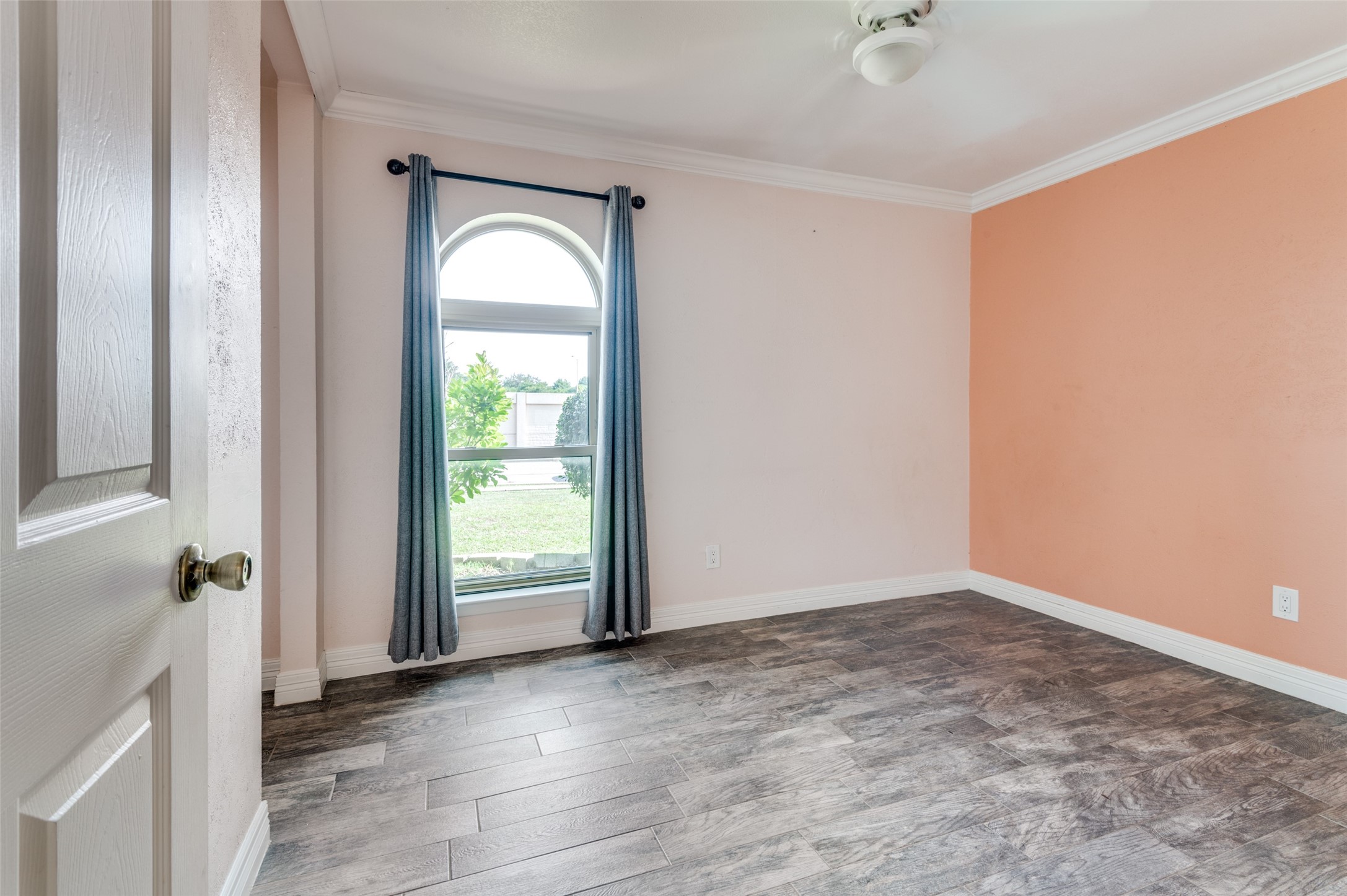 2001 Deerfield Drive