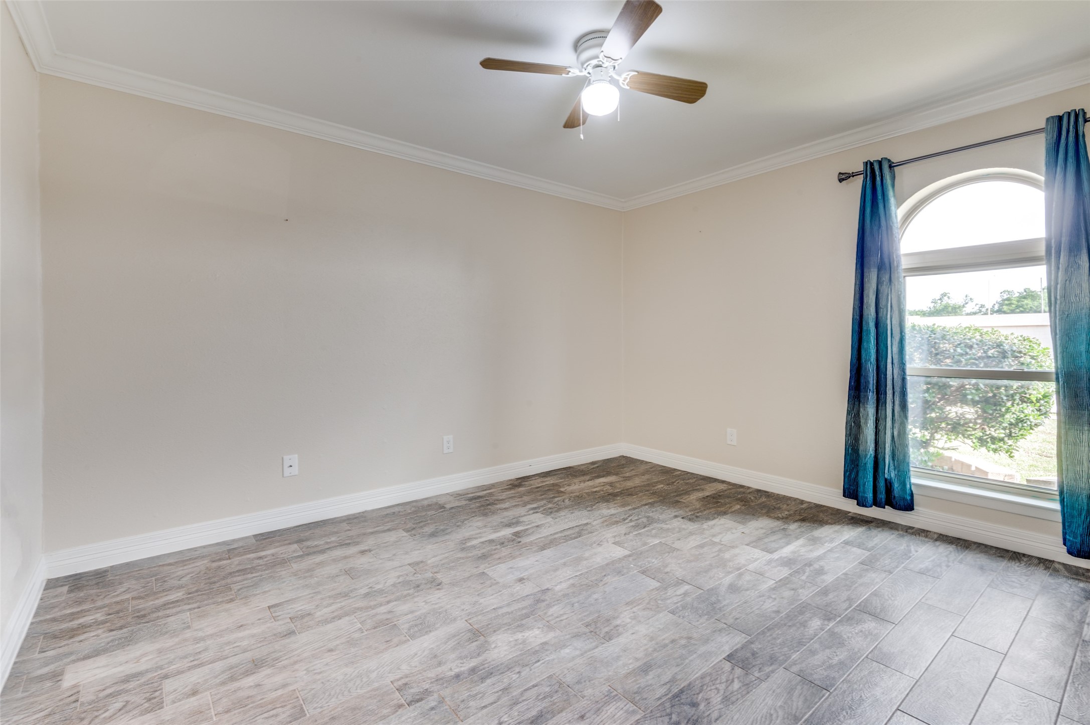 2001 Deerfield Drive