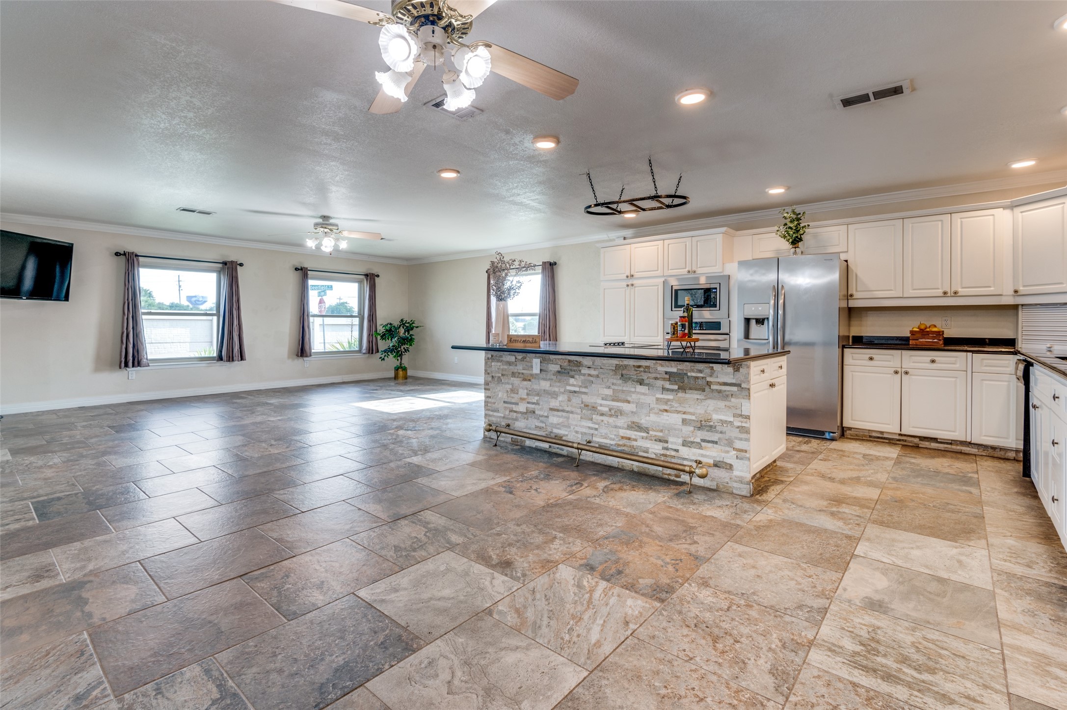 2001 Deerfield Drive