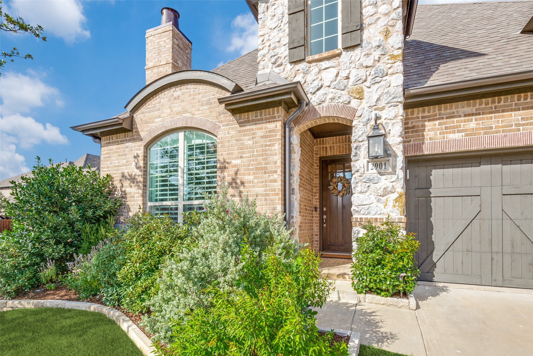 2901 Darcy