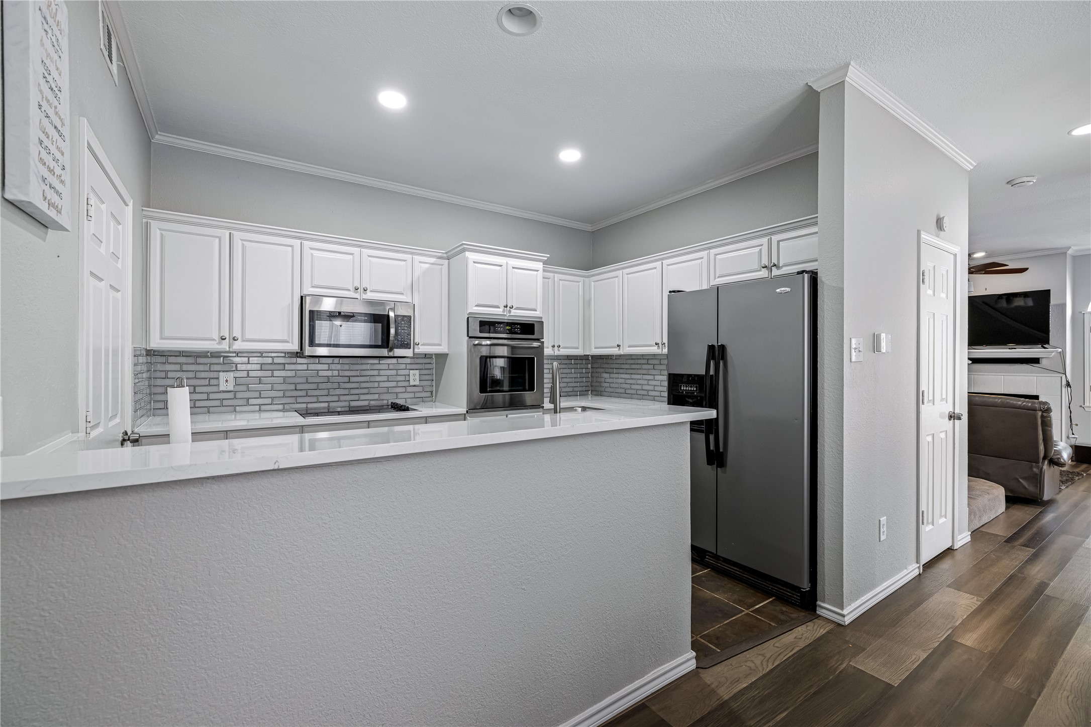 6011 Barrington Court