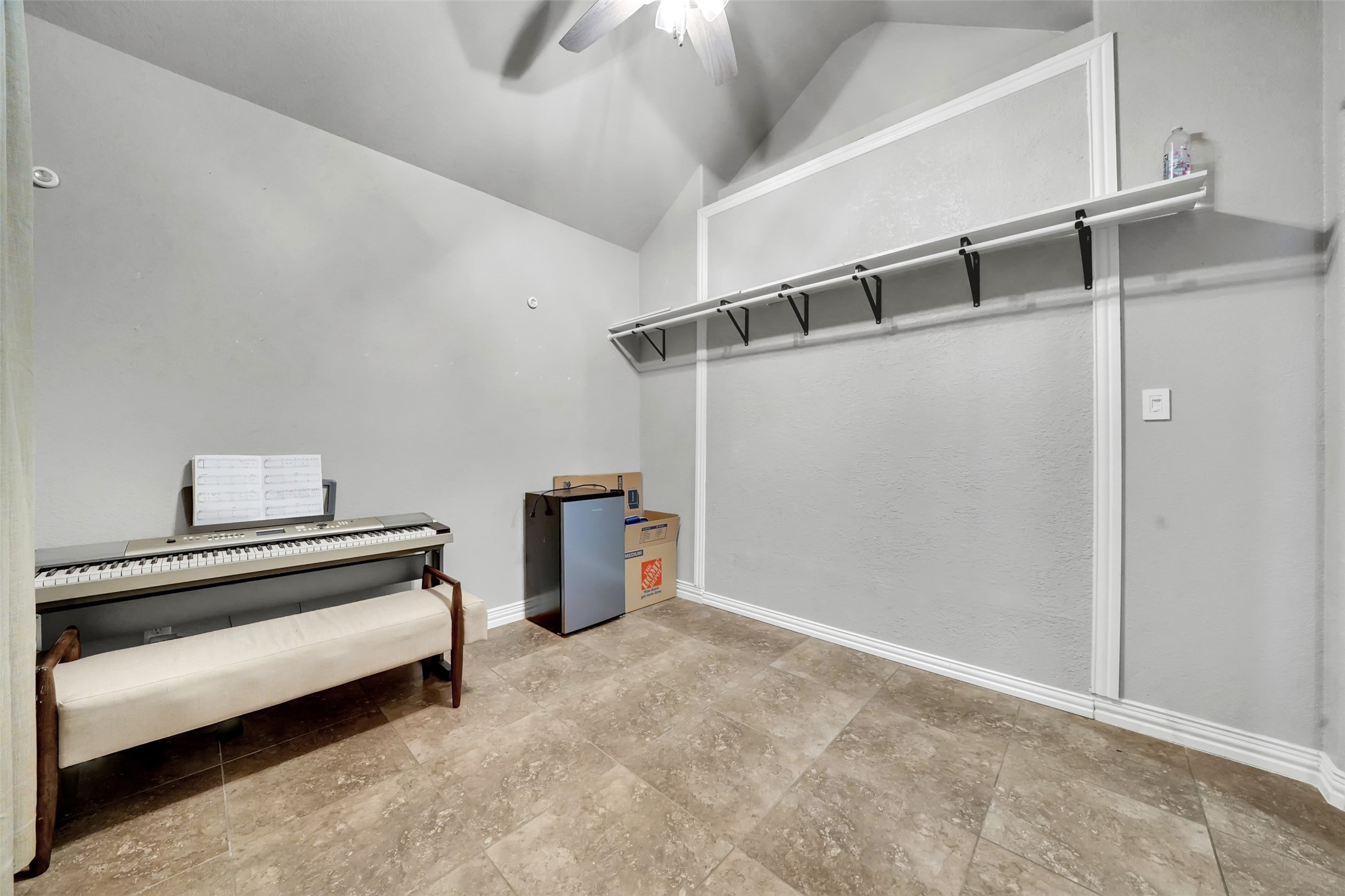 2712 Lakefield Drive