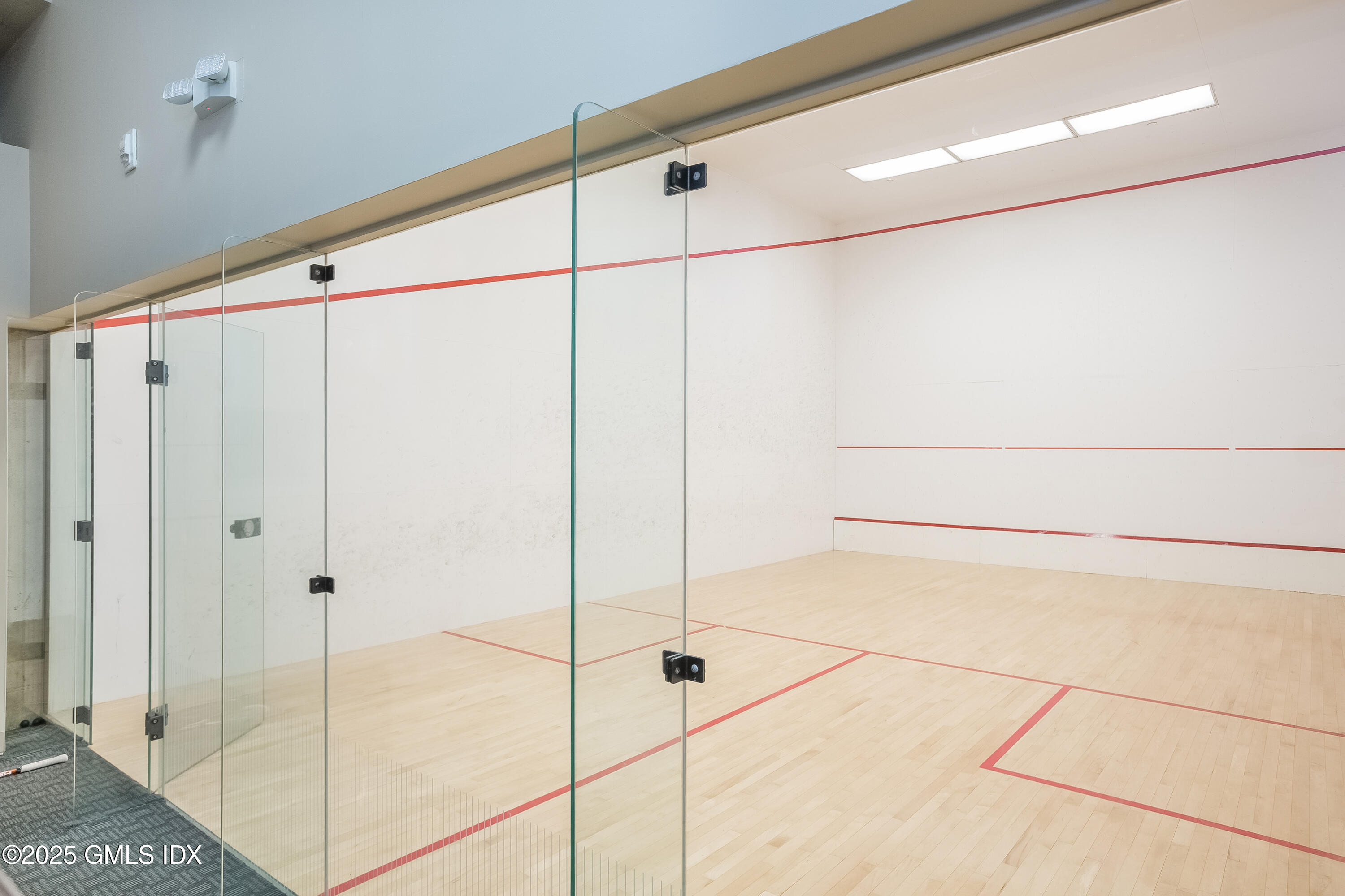 51 Forest Avenue, 66