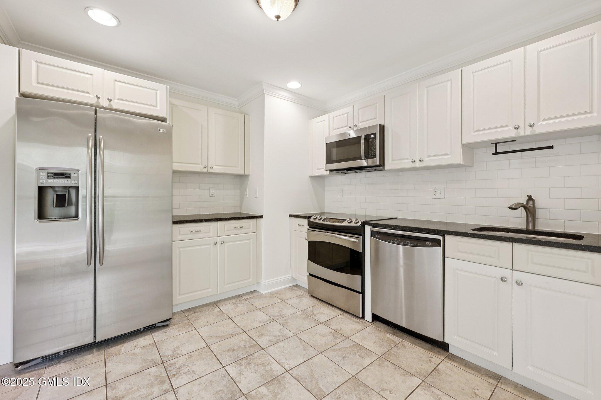 255 Weaver Street, 1C