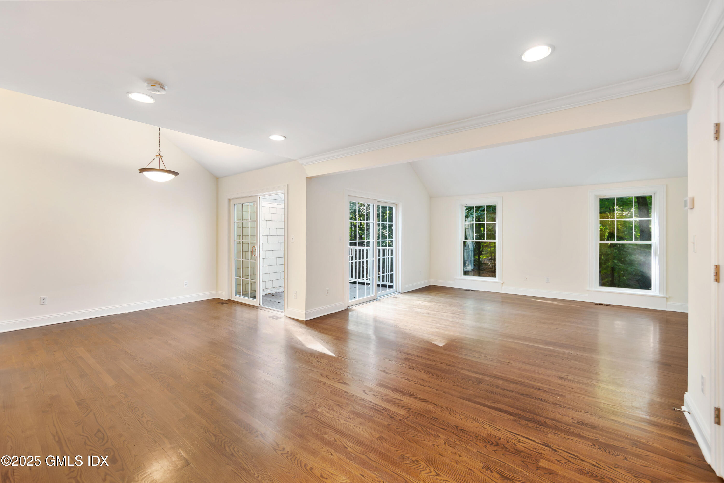 253 WEAVER Street, 10G