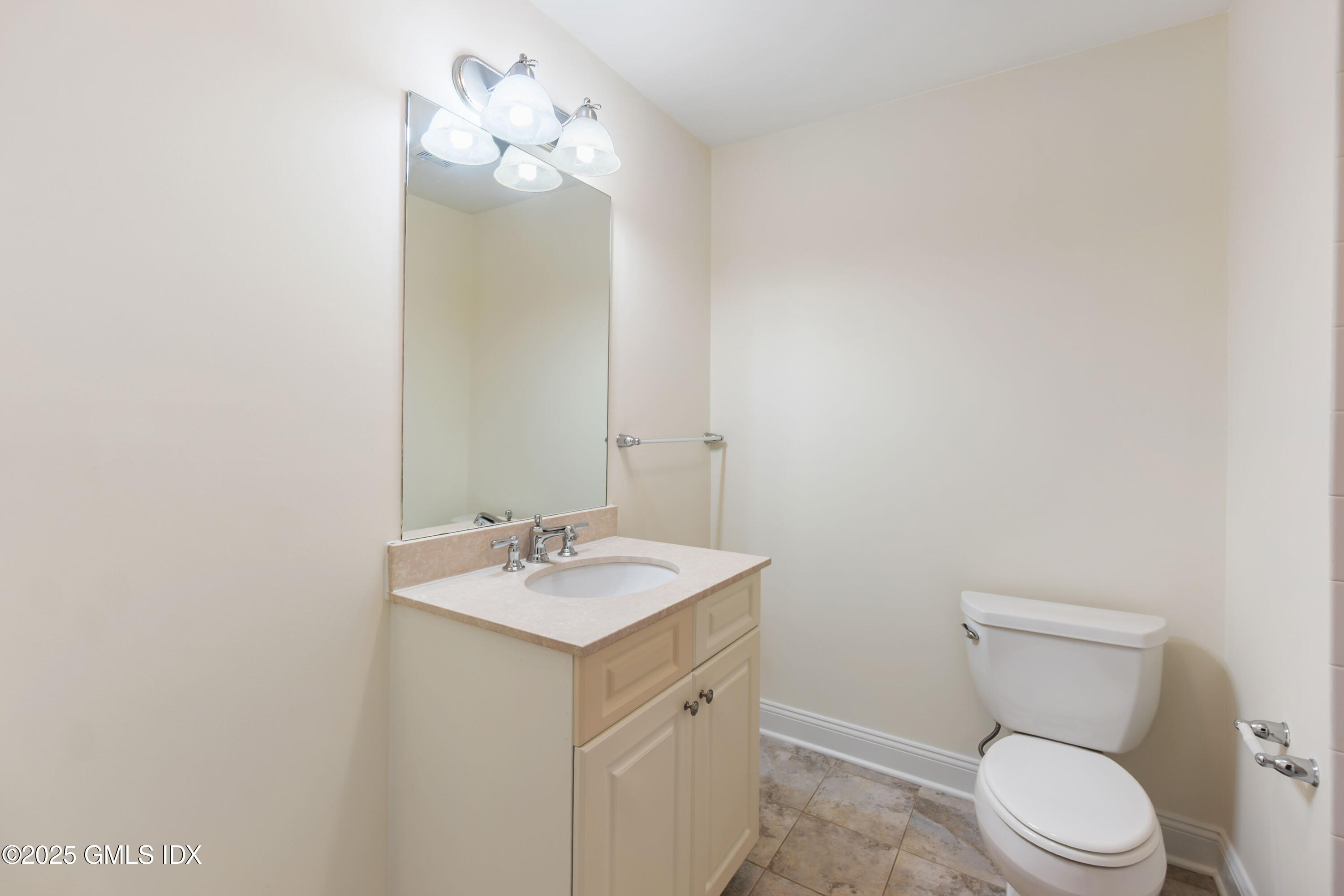 253 WEAVER Street, 10G