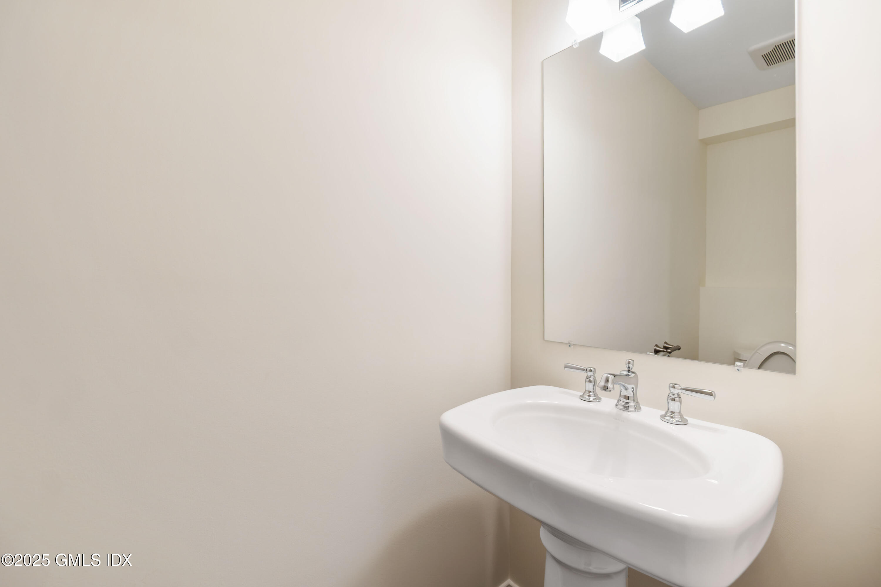 253 WEAVER Street, 10G