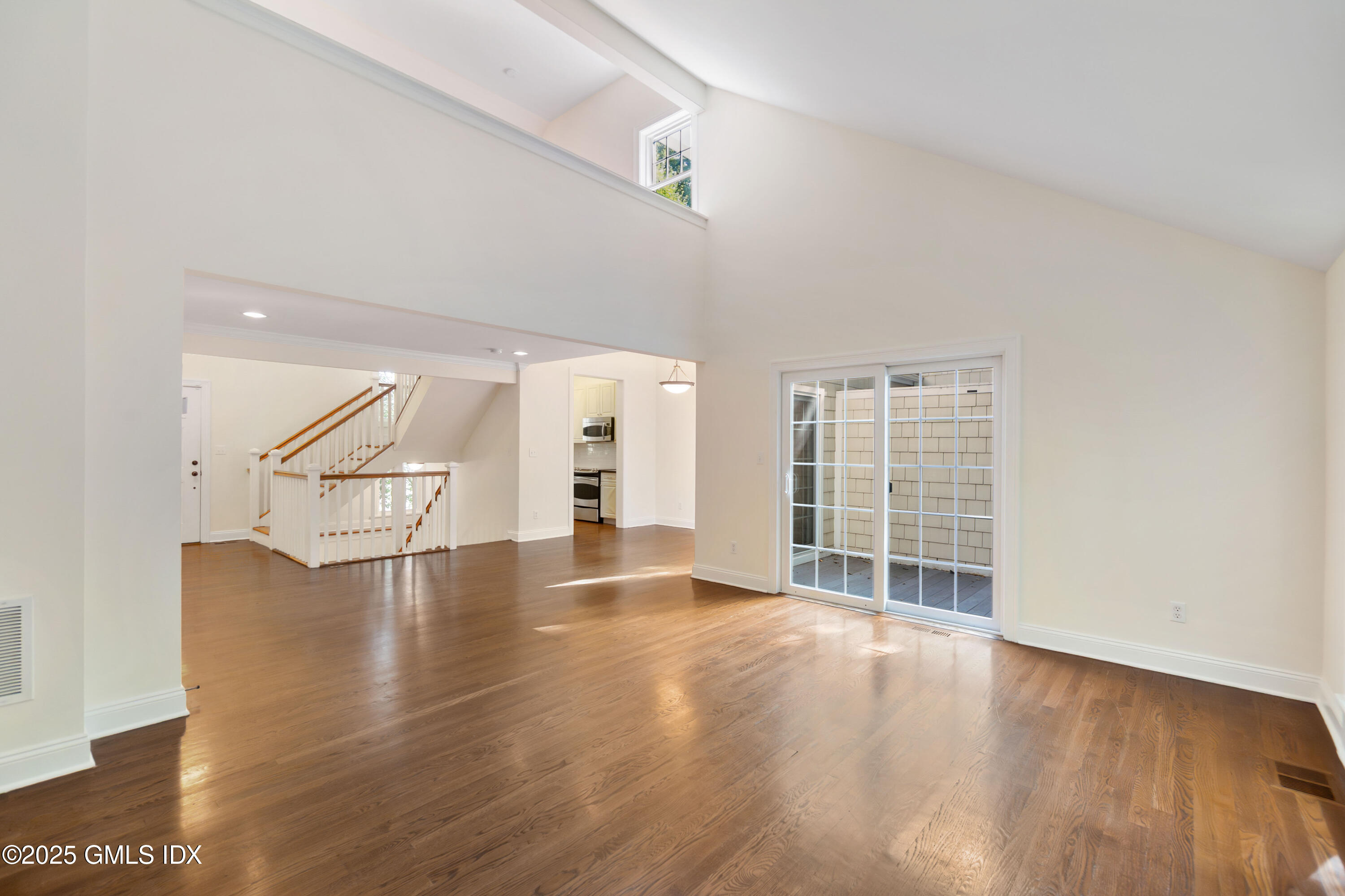 253 WEAVER Street, 10G