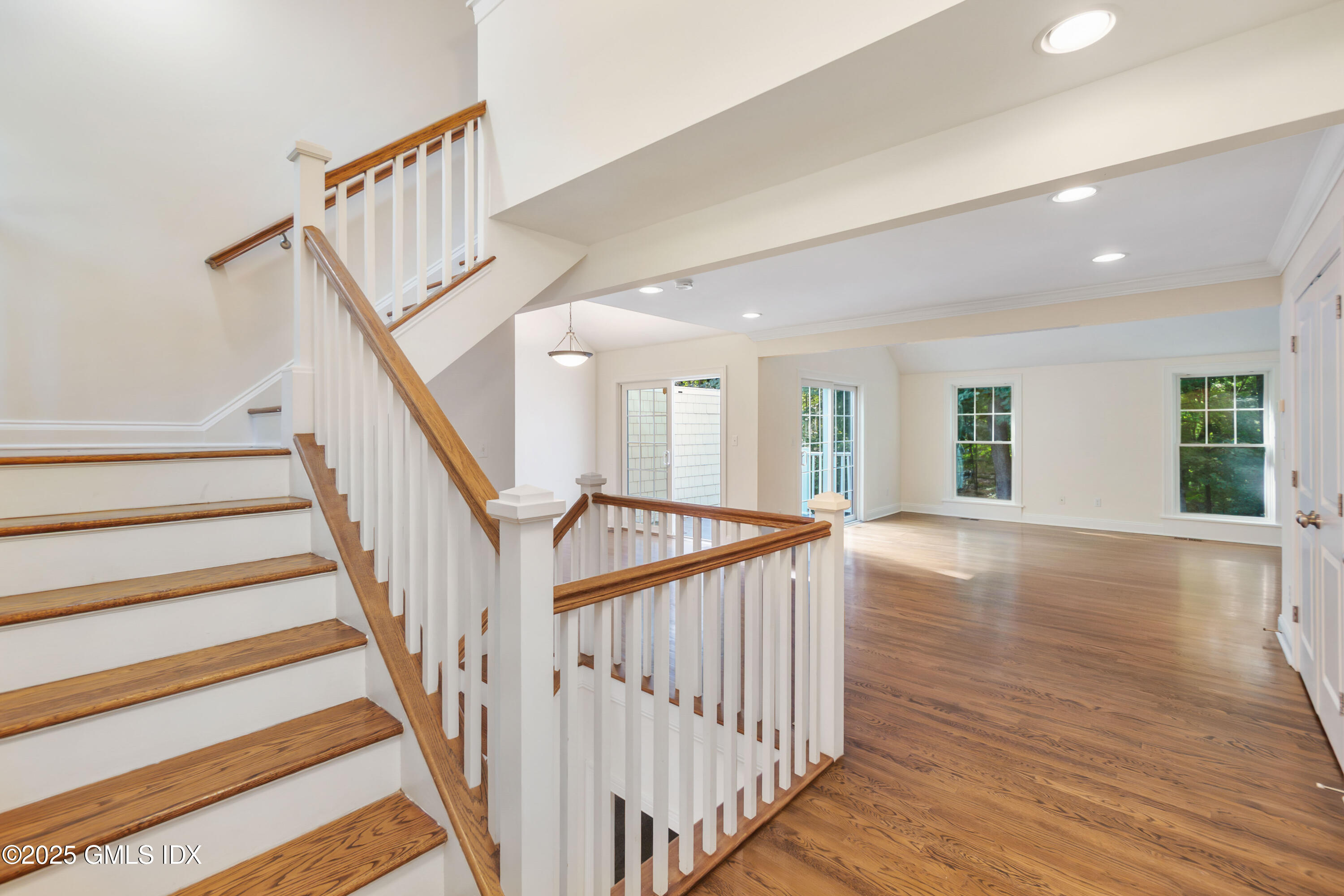 253 WEAVER Street, 10G