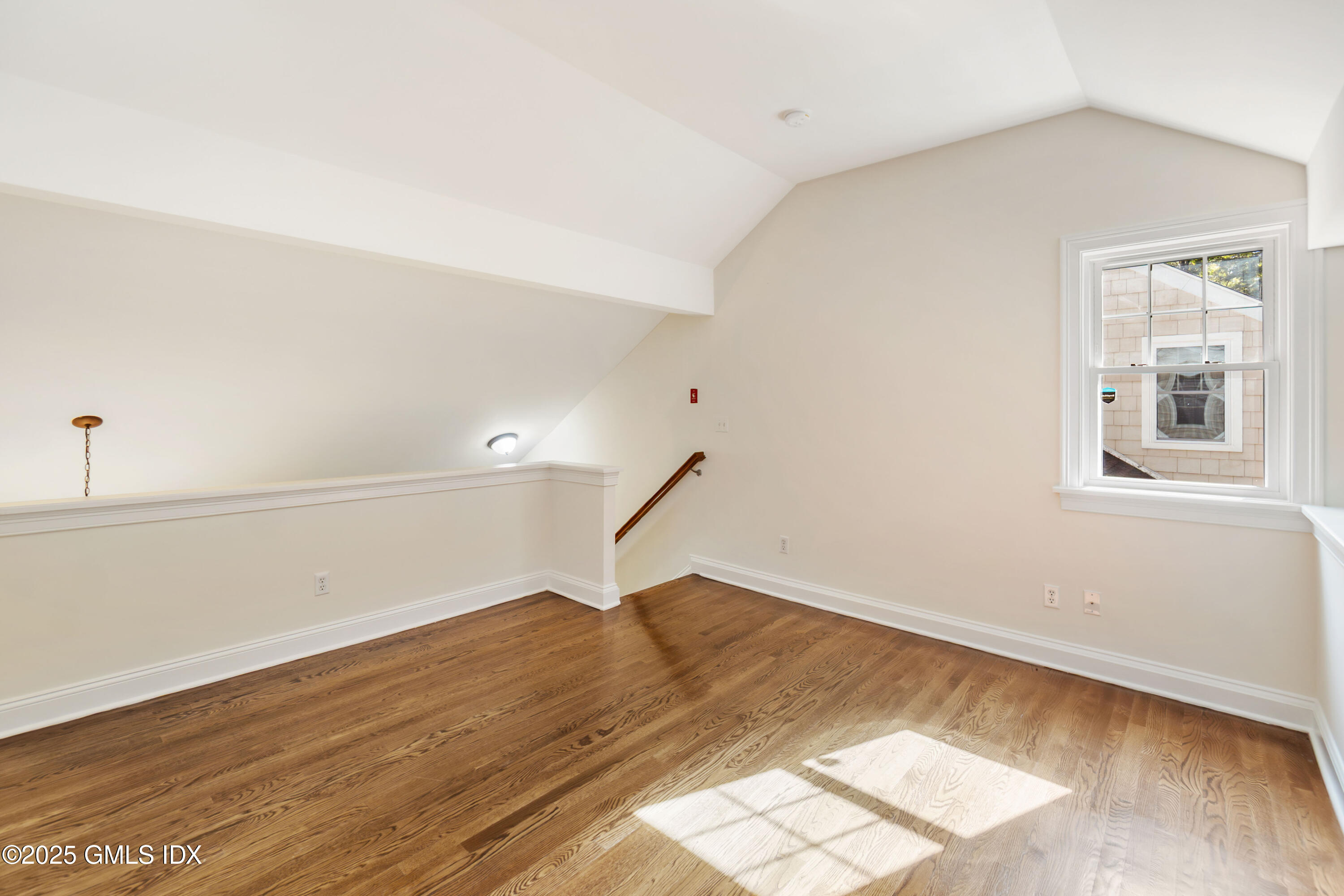 253 WEAVER Street, 10G