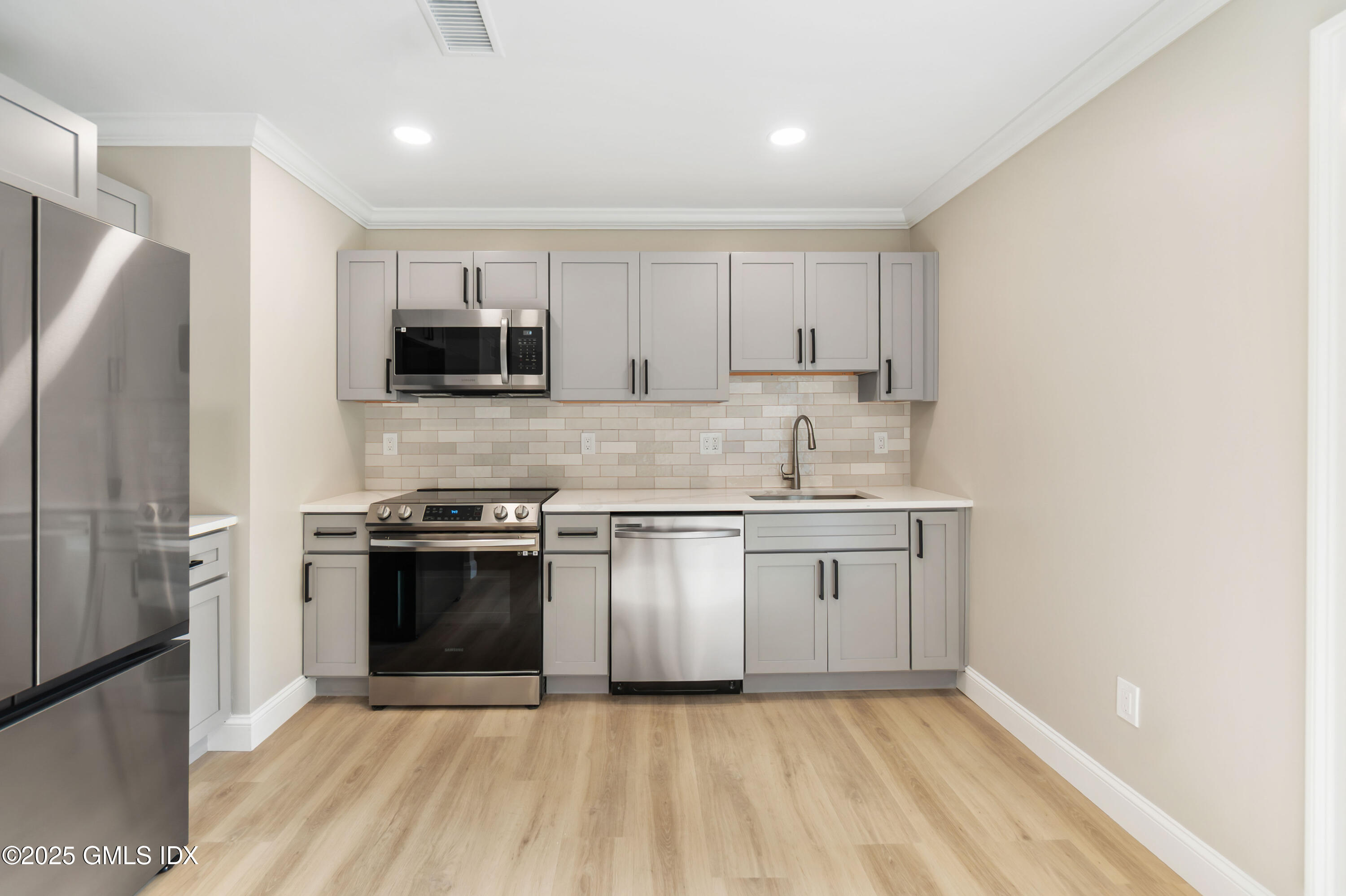 237 Weaver Street, 8D