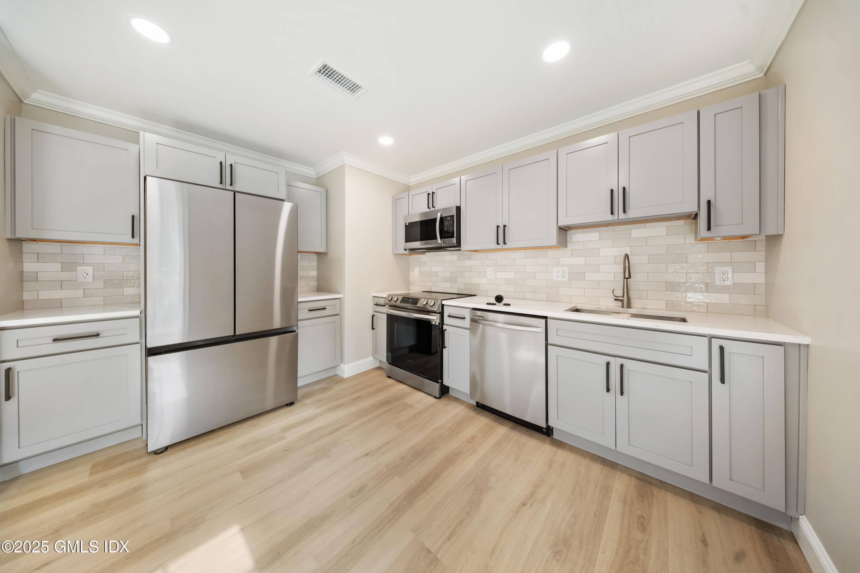 237 Weaver Street, 8D