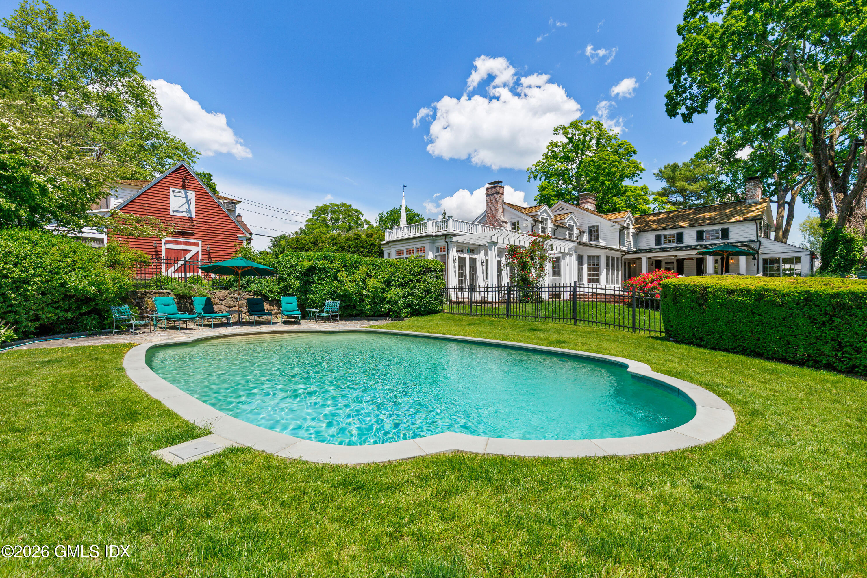 456 Round Hill Road
