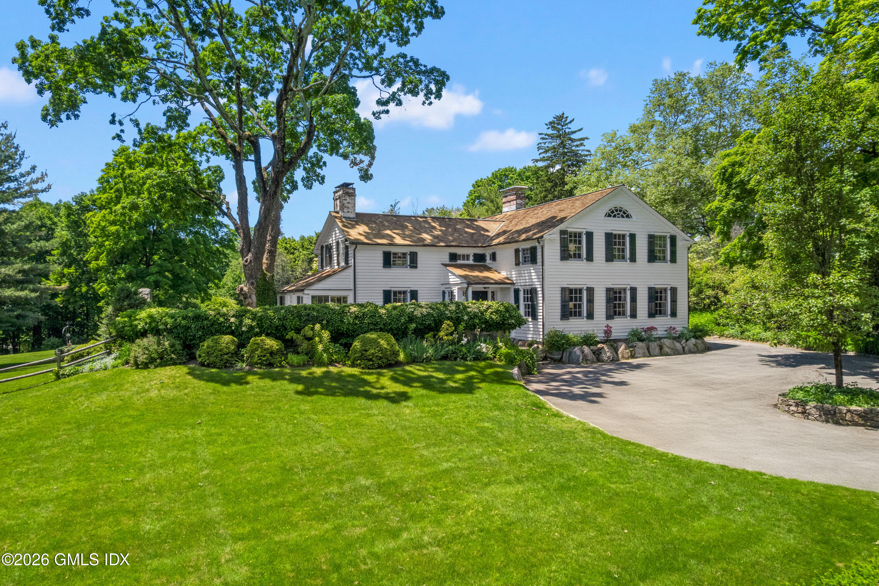 456 Round Hill Road