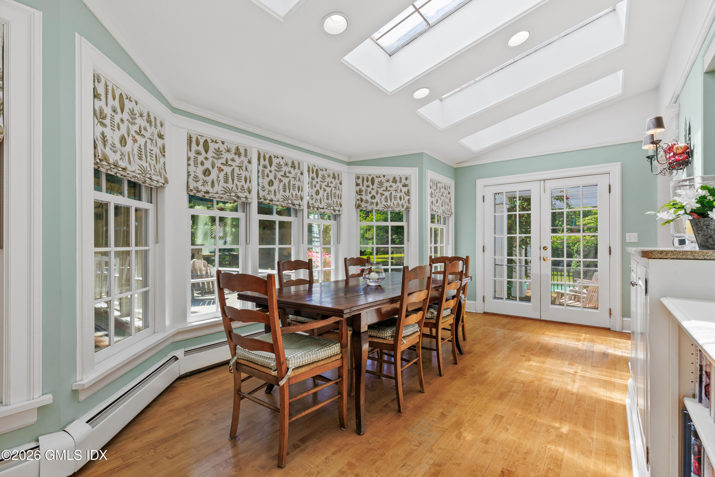 456 Round Hill Road