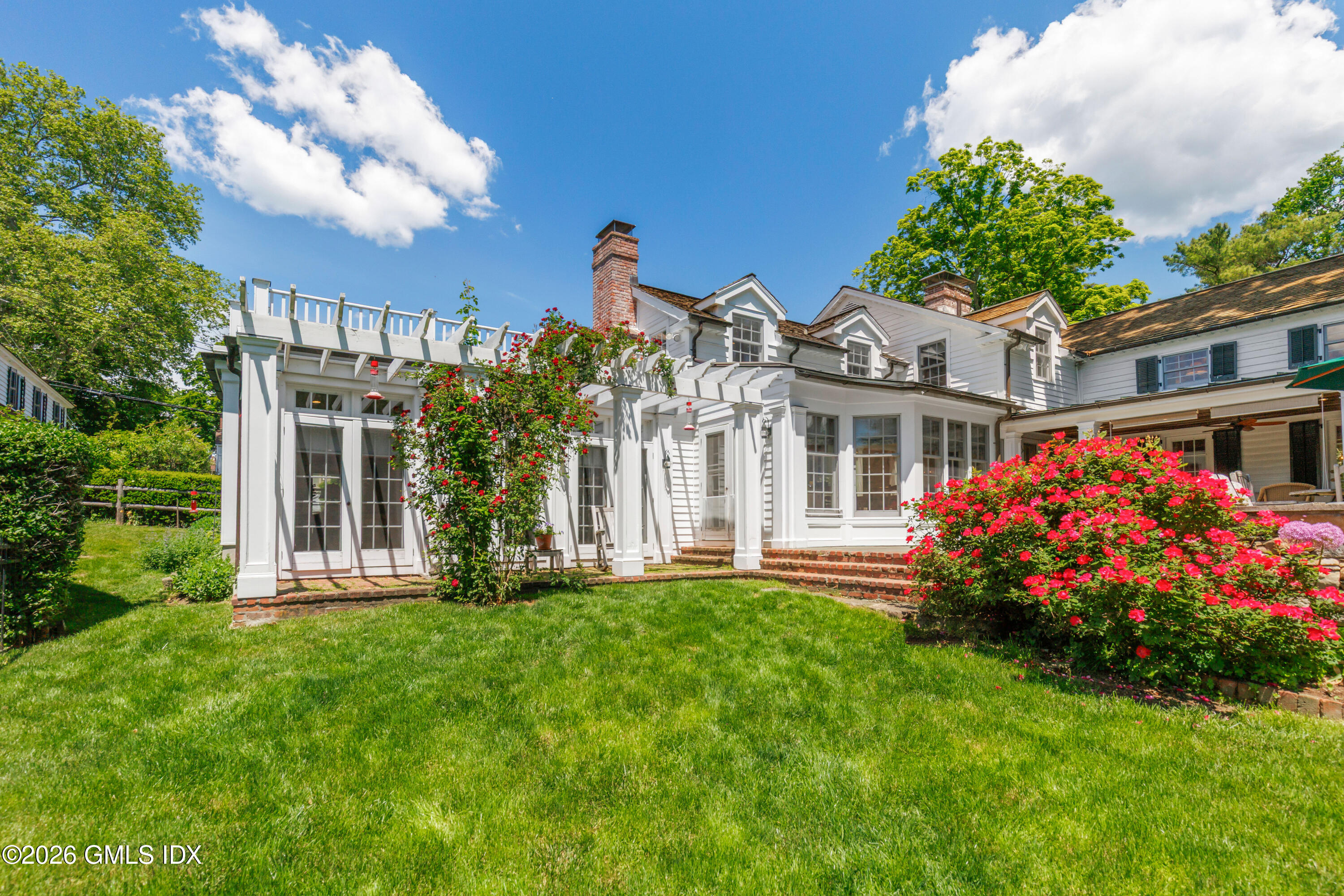 456 Round Hill Road