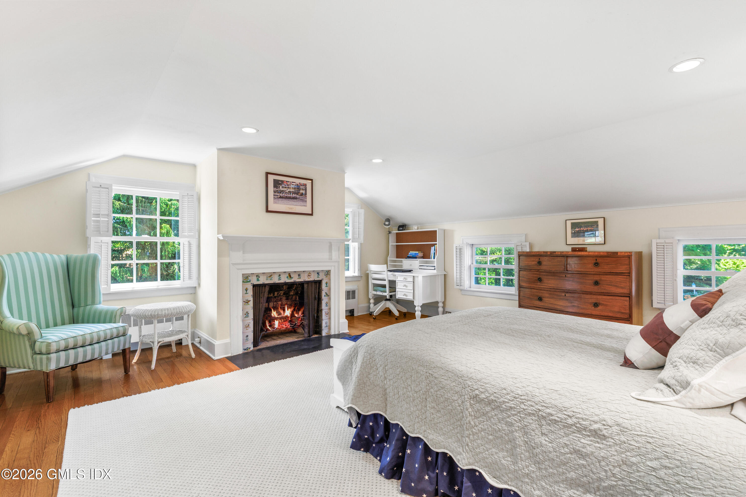 456 Round Hill Road